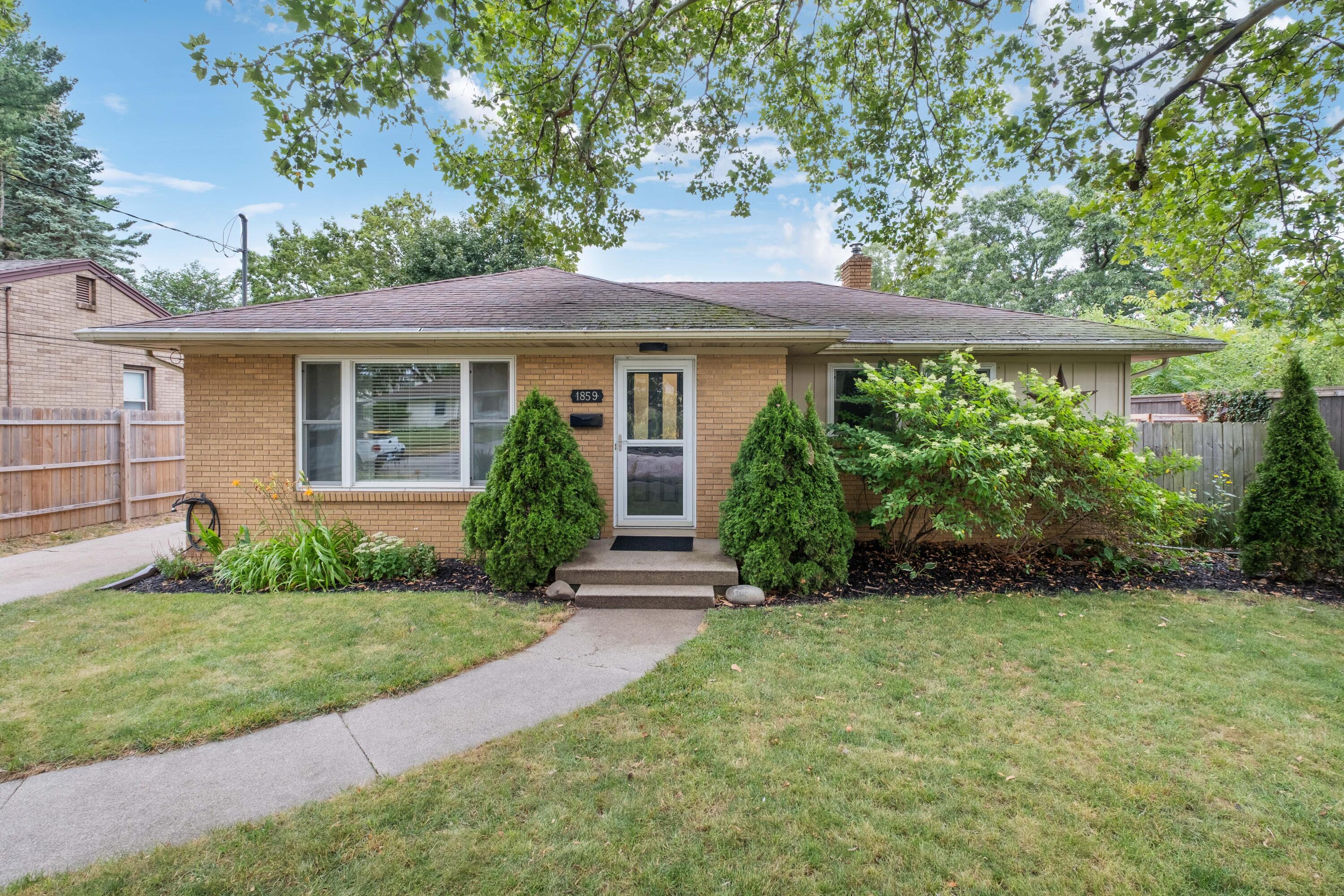 1859 Evergreen Street SE Grand Rapids MI 49506
