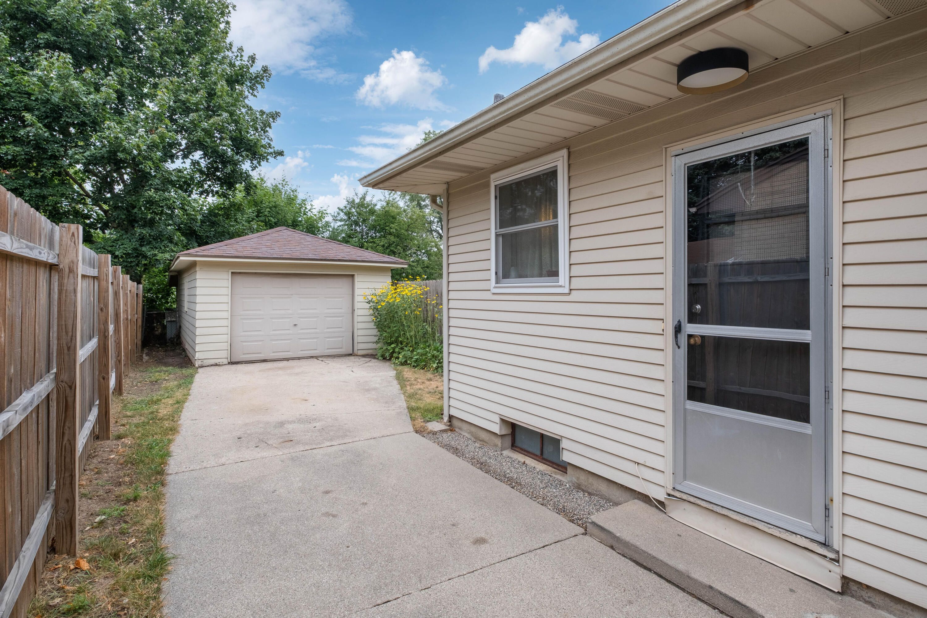 1859 Evergreen Street SE Grand Rapids MI 49506