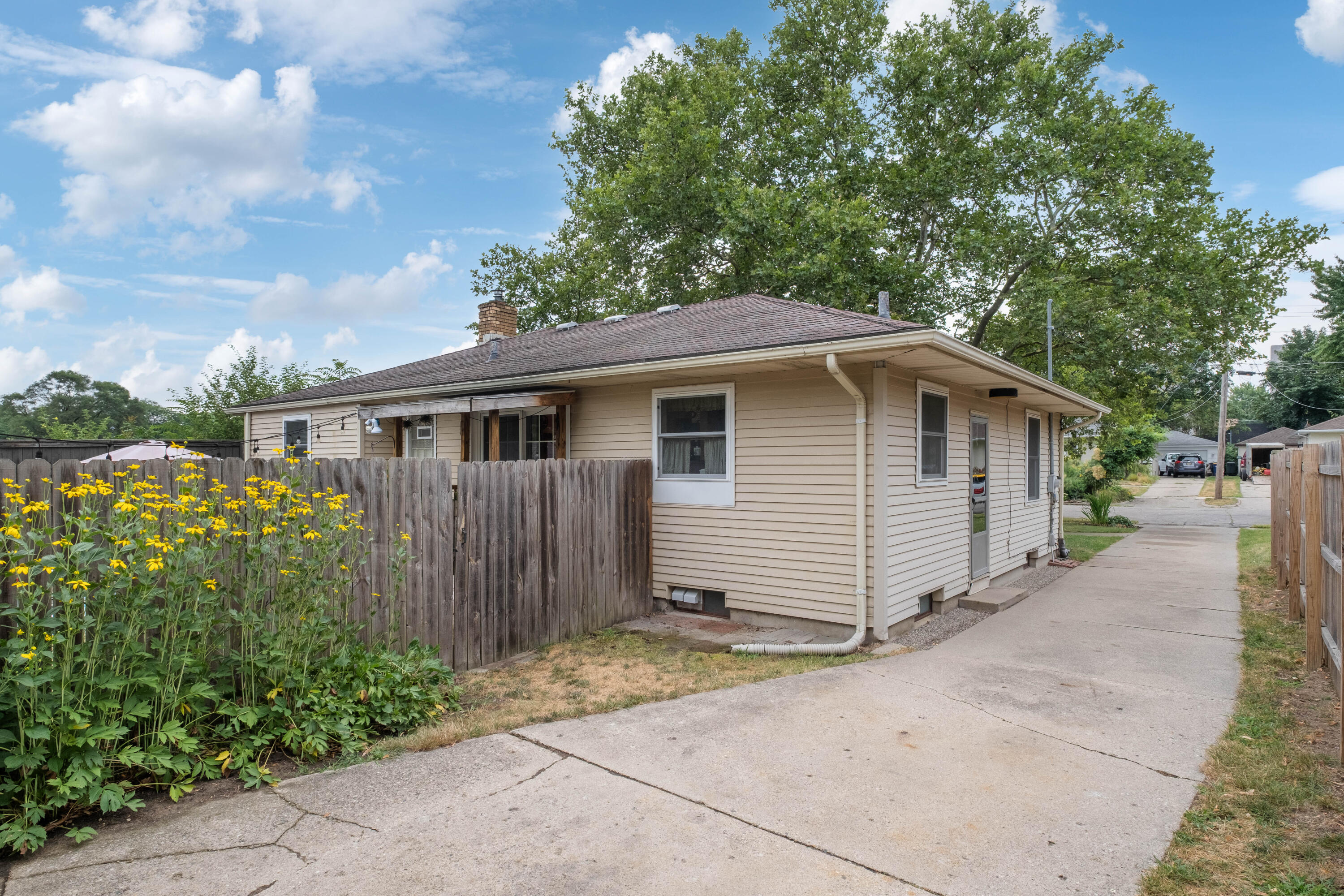 1859 Evergreen Street SE Grand Rapids MI 49506