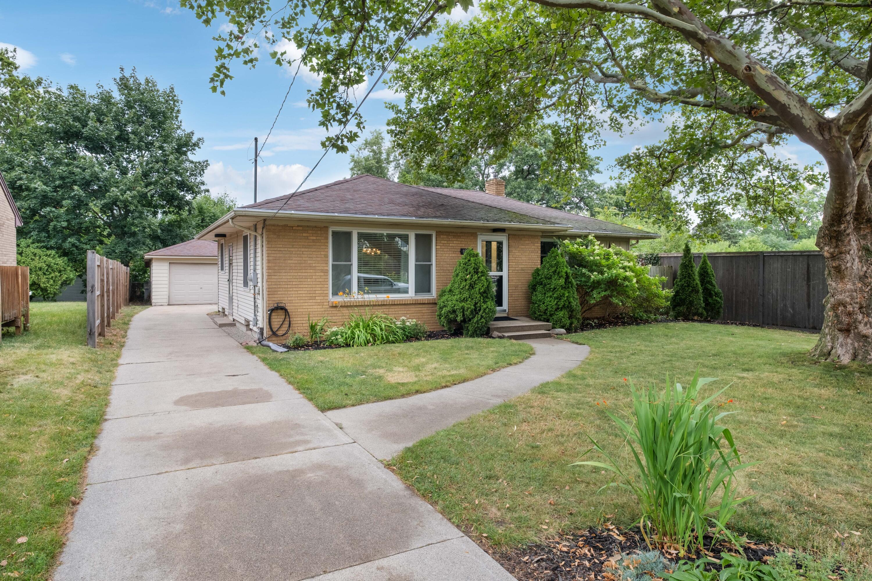 1859 Evergreen Street SE Grand Rapids MI 49506