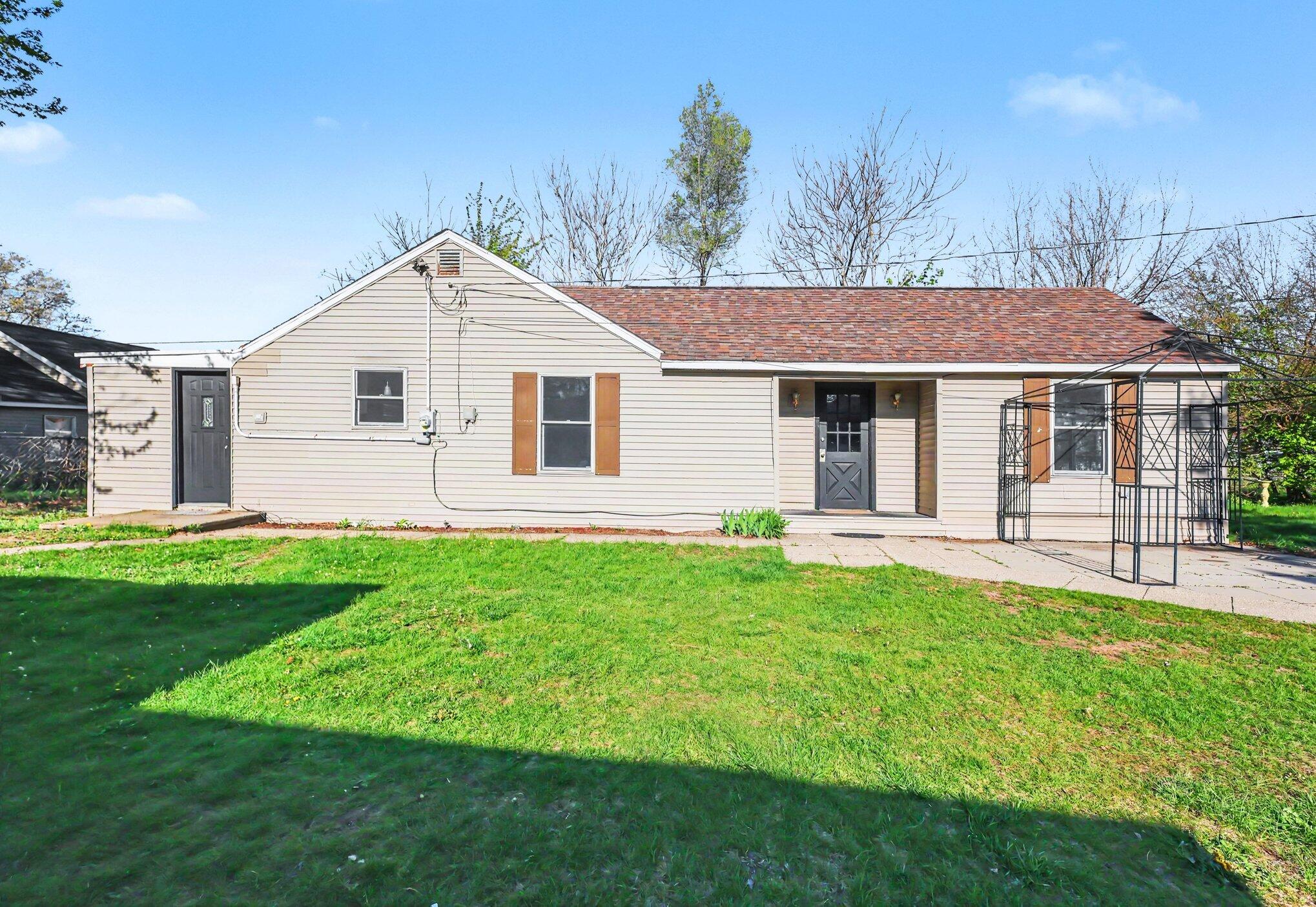 353 Vista Terrace Muskegon MI 49442