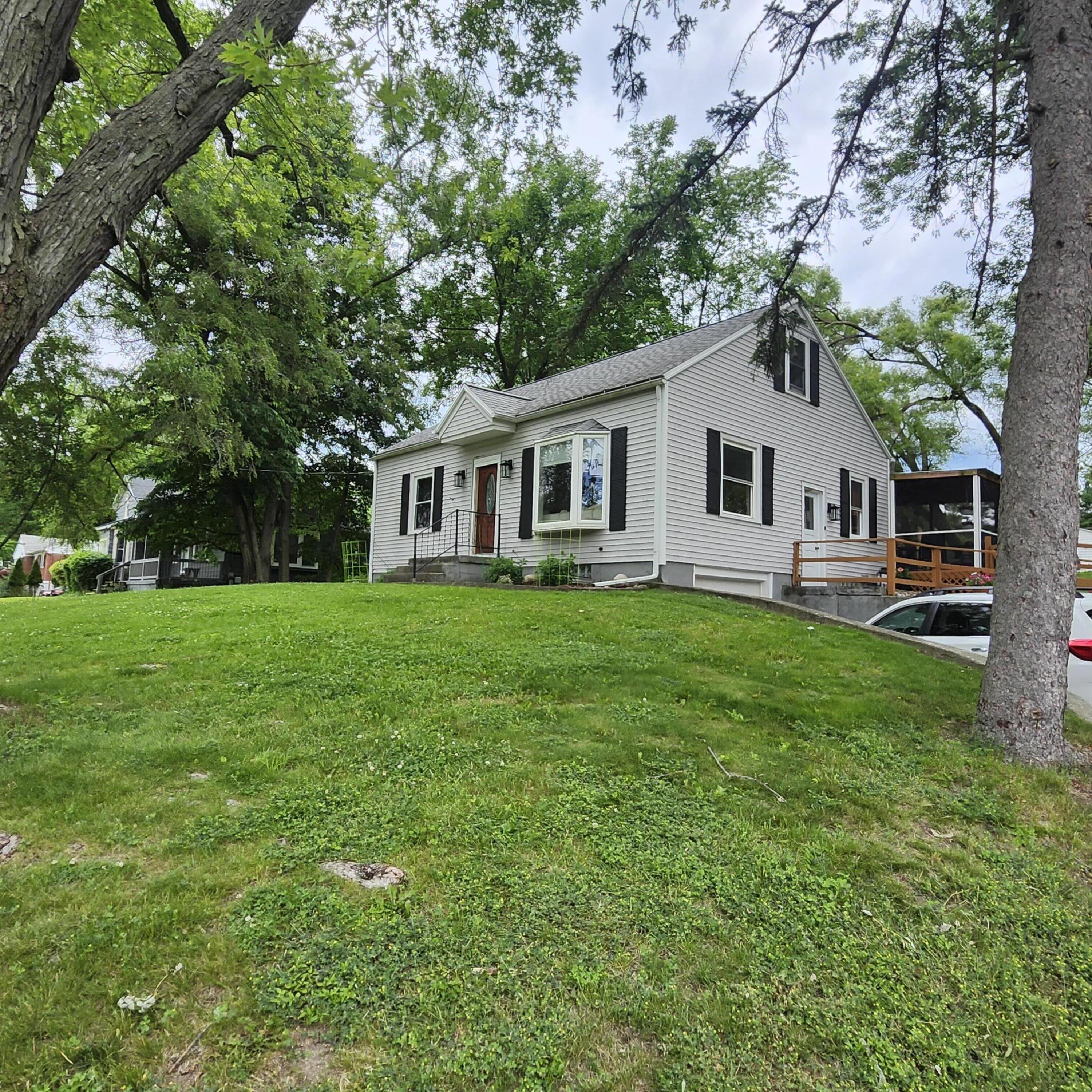 754 Collindale Avenue NW Grand Rapids MI 49504