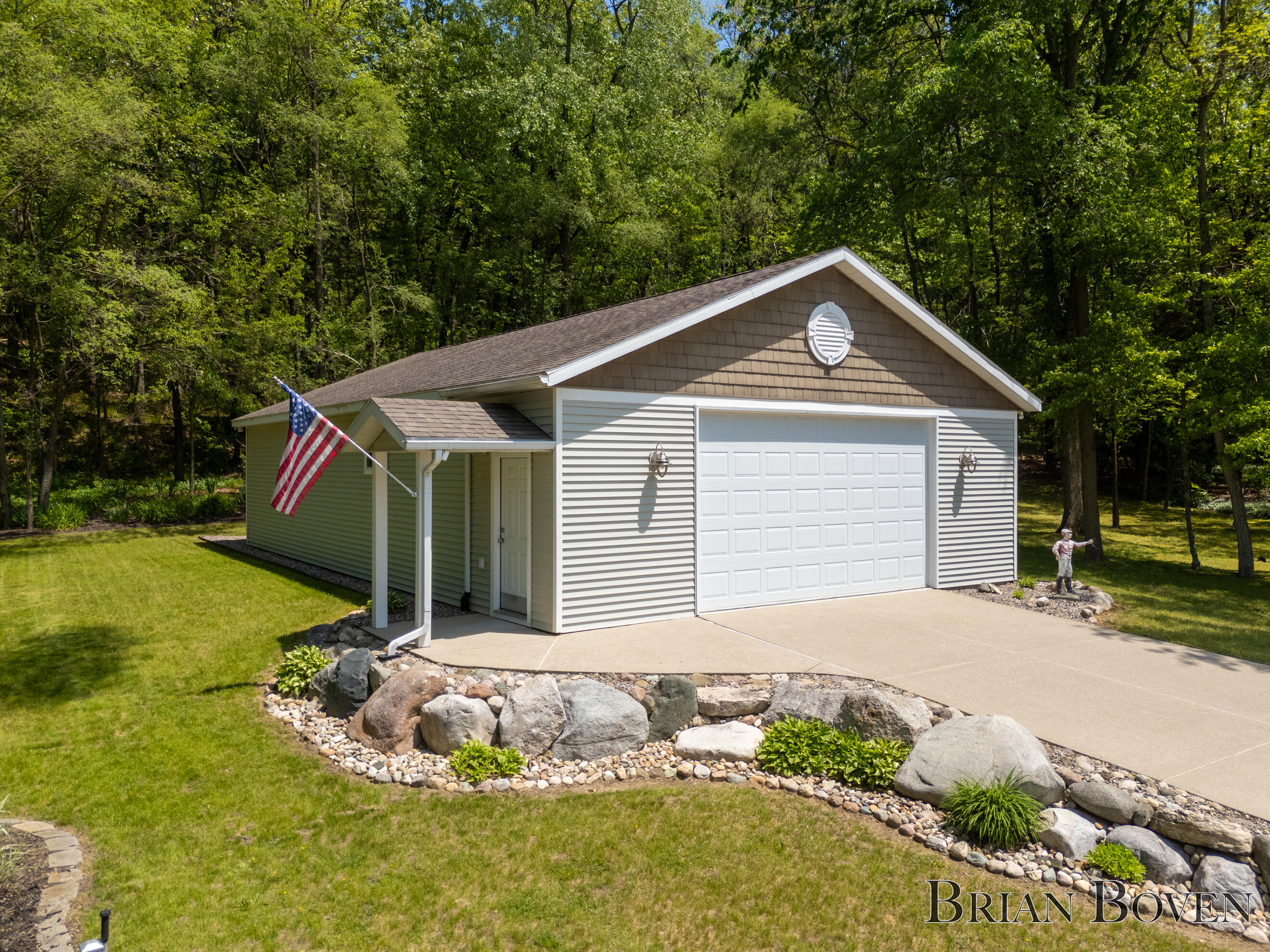 8789 Je NE Be Drive NE Rockford MI 49341