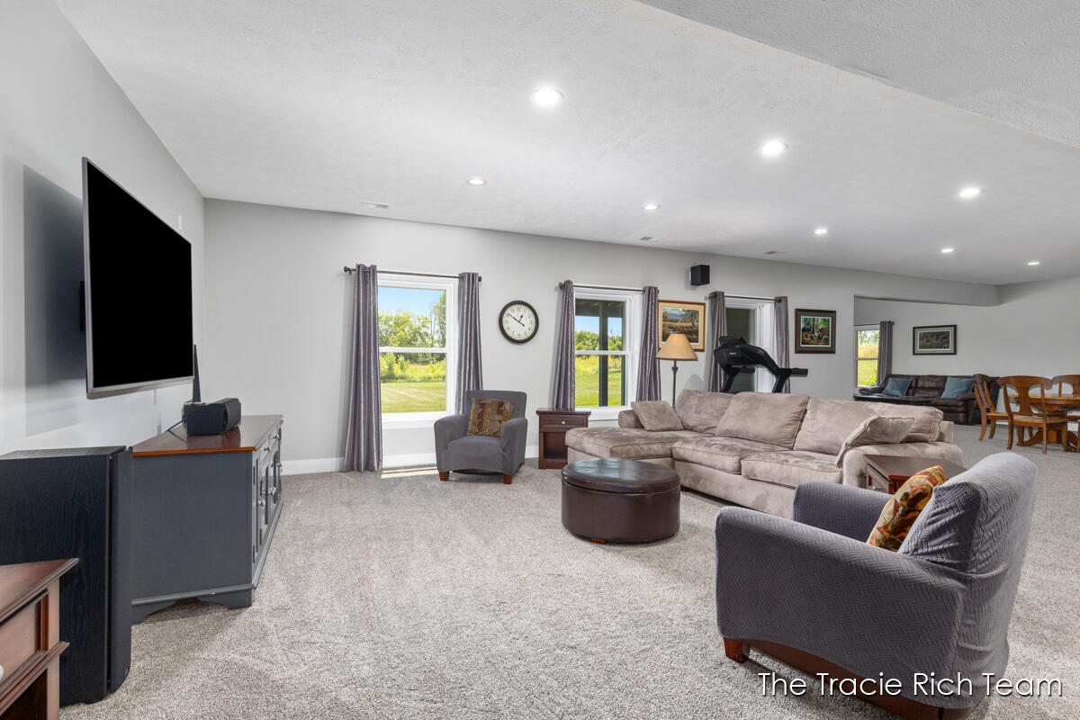 5930 12 Mile Road NE Rockford MI 49341