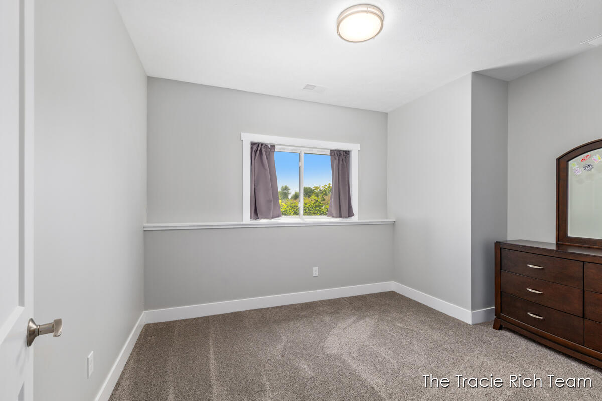 5930 12 Mile Road NE Rockford MI 49341
