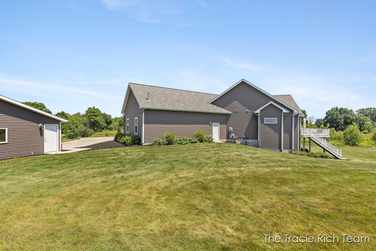 5930 12 Mile Road NE Rockford MI 49341