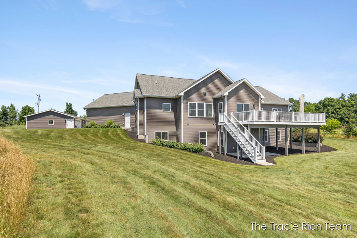 5930 12 Mile Road NE Rockford MI 49341