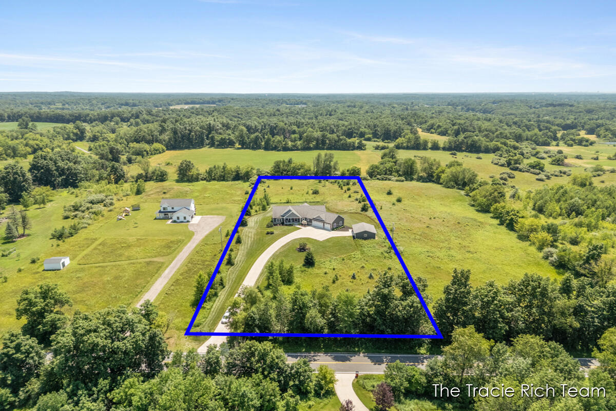 5930 12 Mile Road NE Rockford MI 49341
