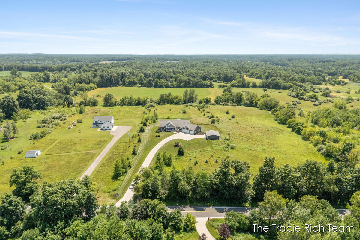 5930 12 Mile Road NE Rockford MI 49341