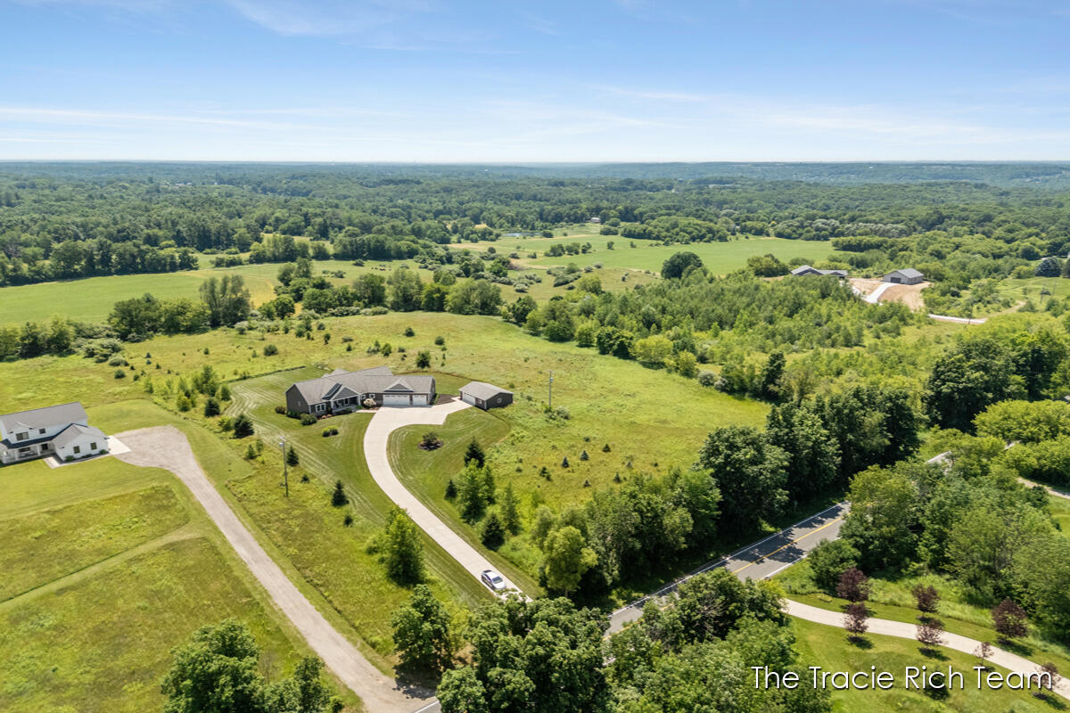 5930 12 Mile Road NE Rockford MI 49341
