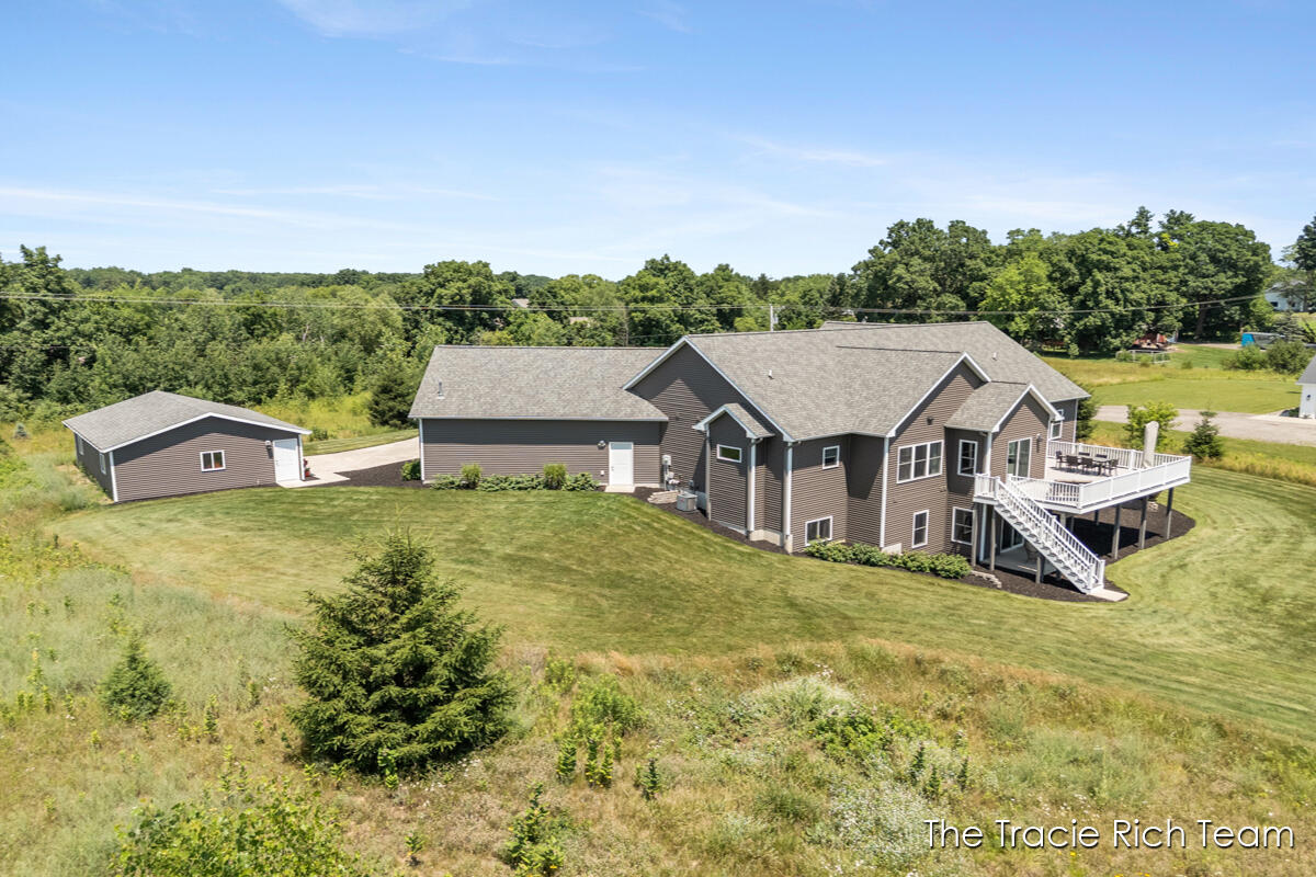 5930 12 Mile Road NE Rockford MI 49341