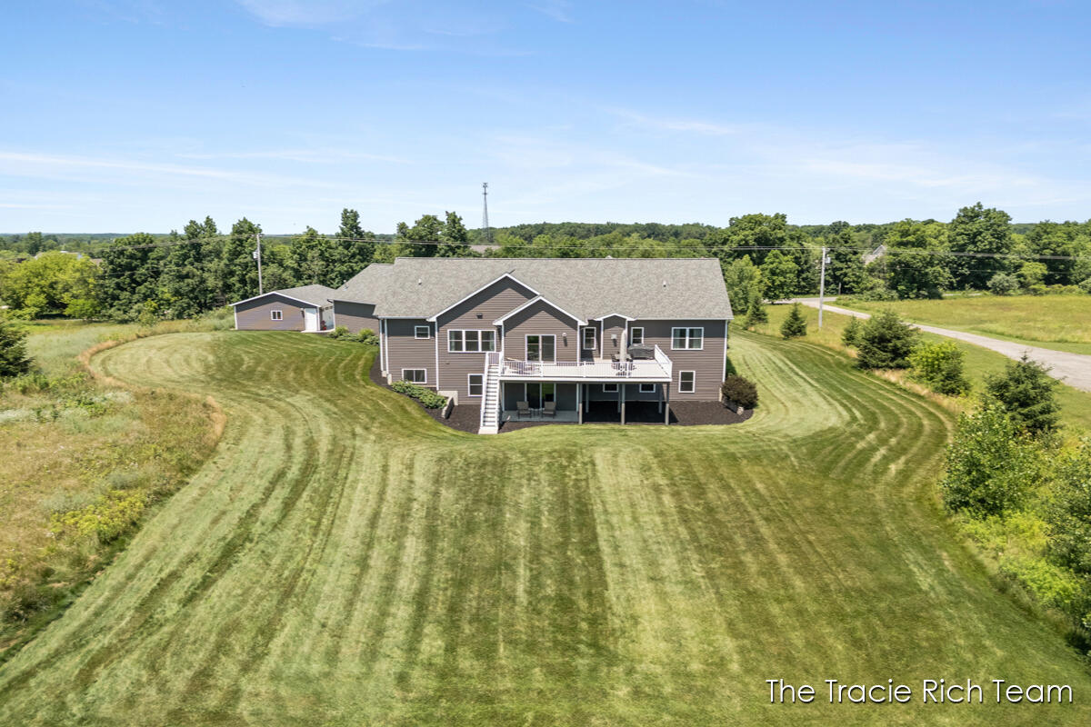 5930 12 Mile Road NE Rockford MI 49341