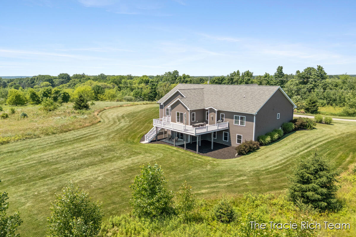 5930 12 Mile Road NE Rockford MI 49341