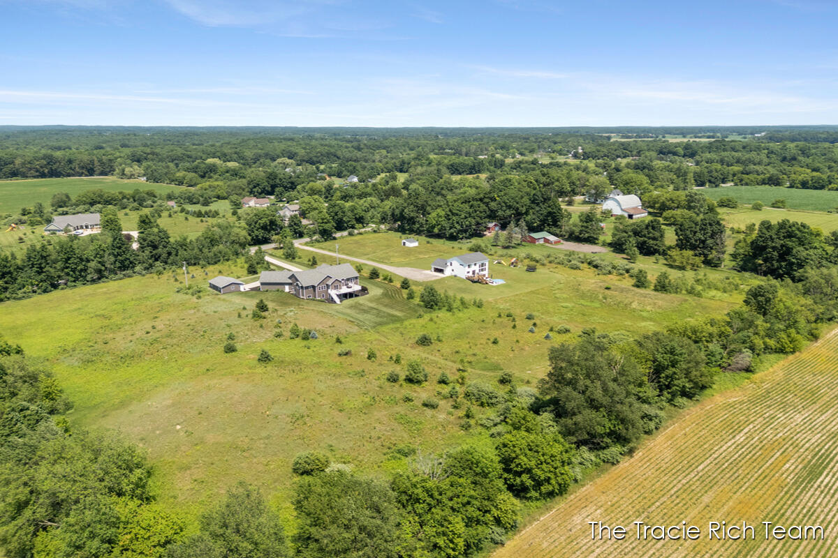 5930 12 Mile Road NE Rockford MI 49341