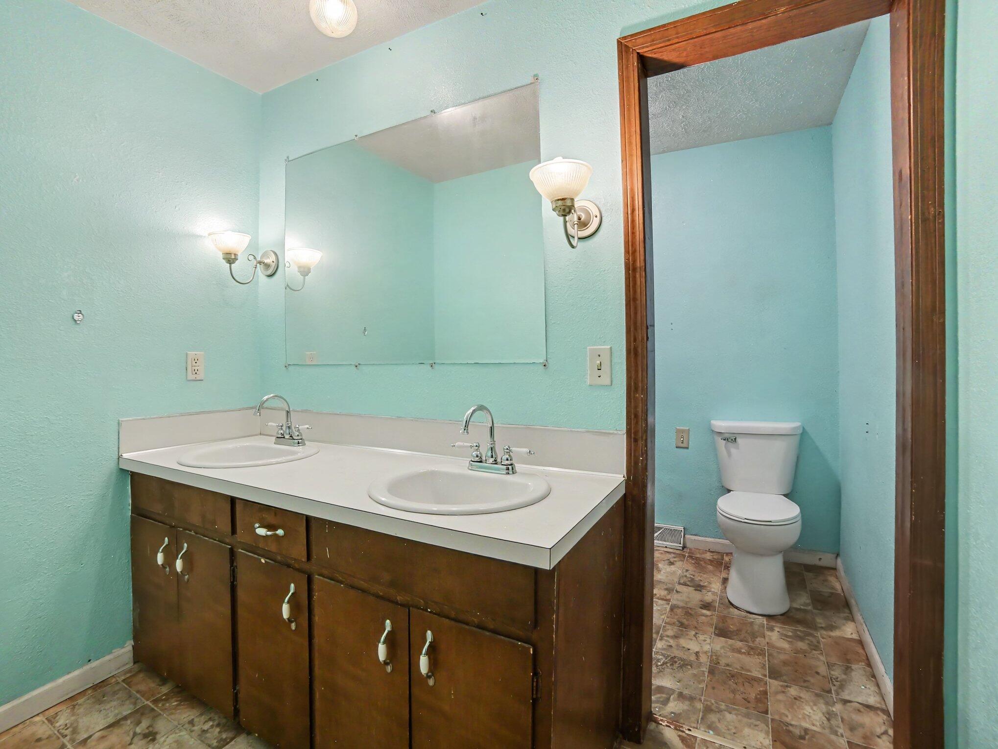 942 Amity Avenue Muskegon MI 49442