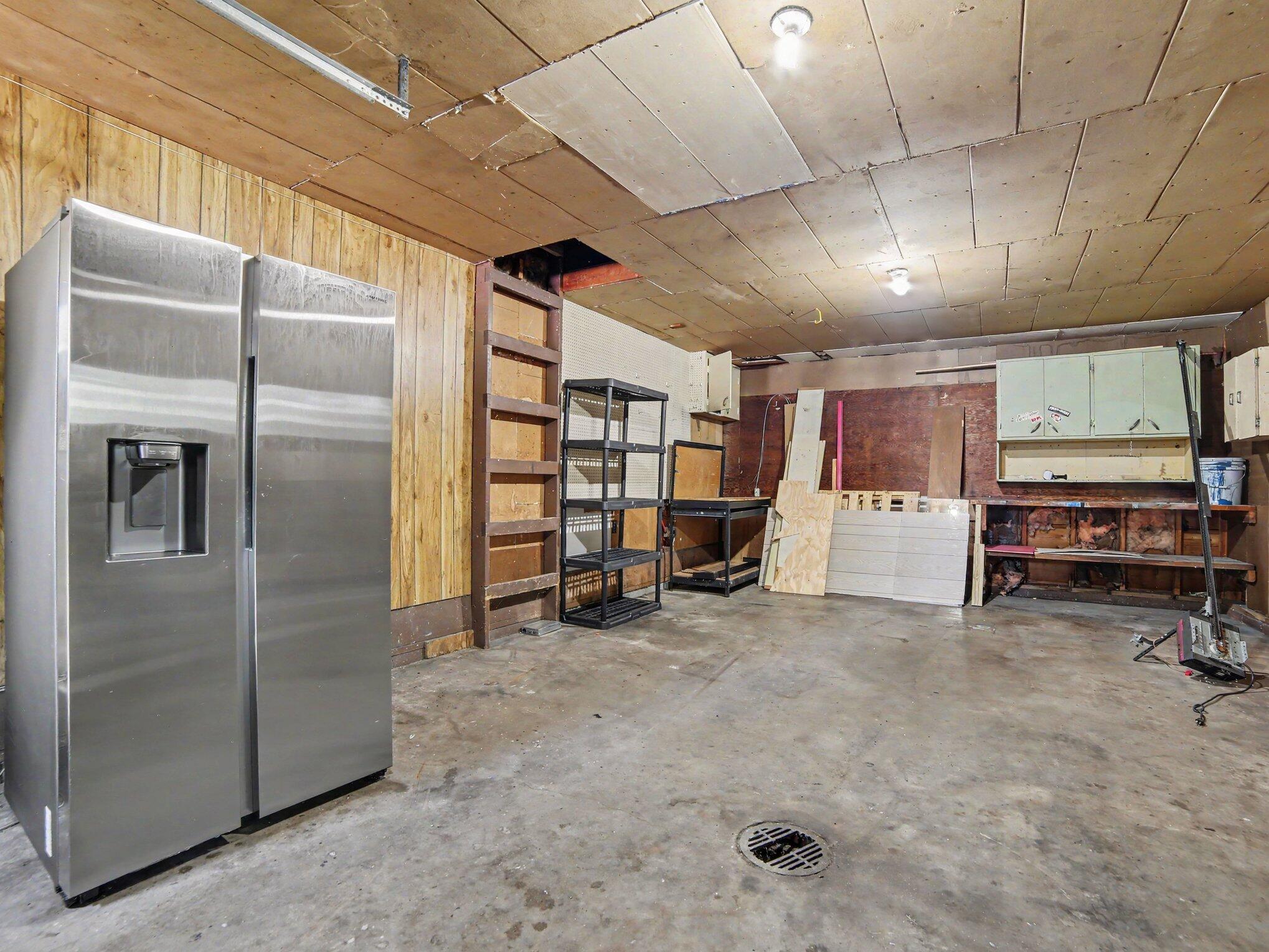 942 Amity Avenue Muskegon MI 49442