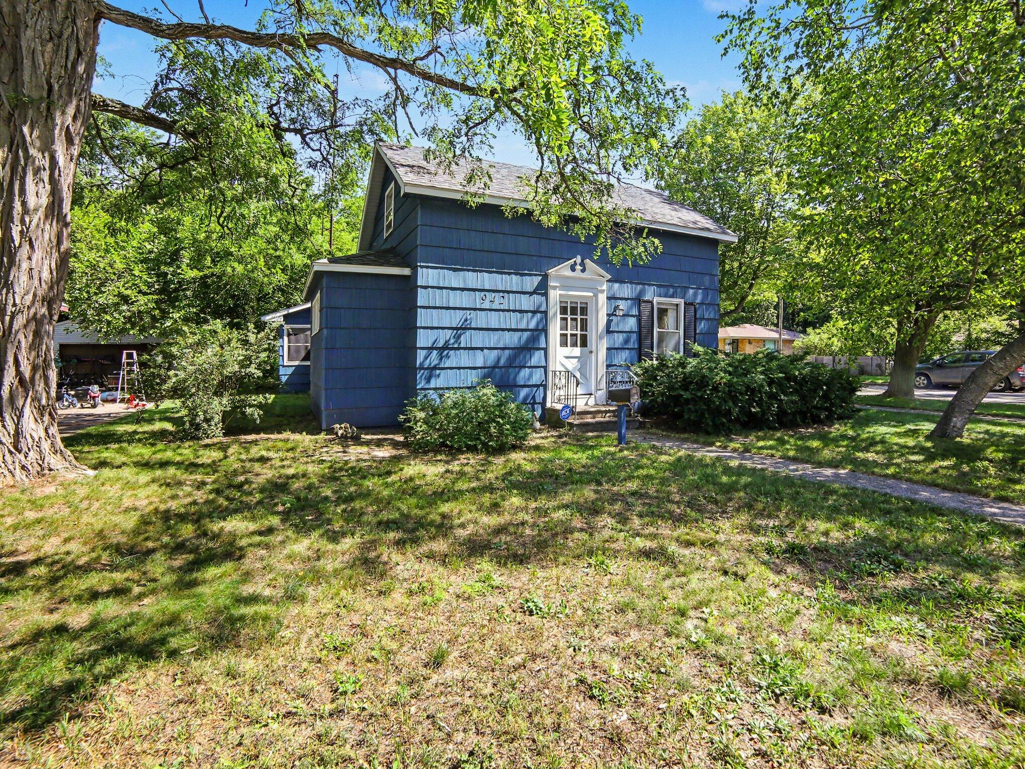 942 Amity Avenue Muskegon MI 49442