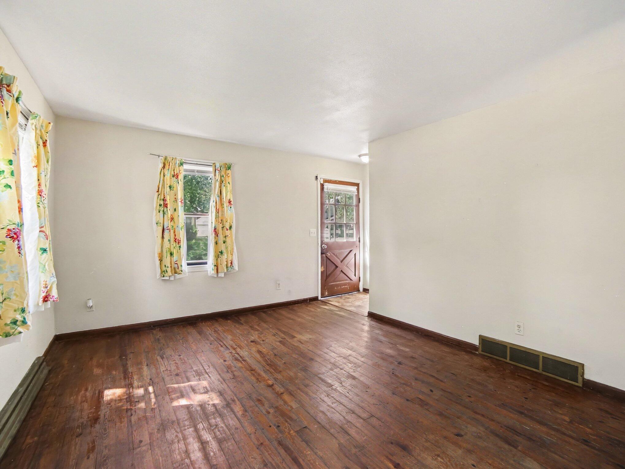 942 Amity Avenue Muskegon MI 49442
