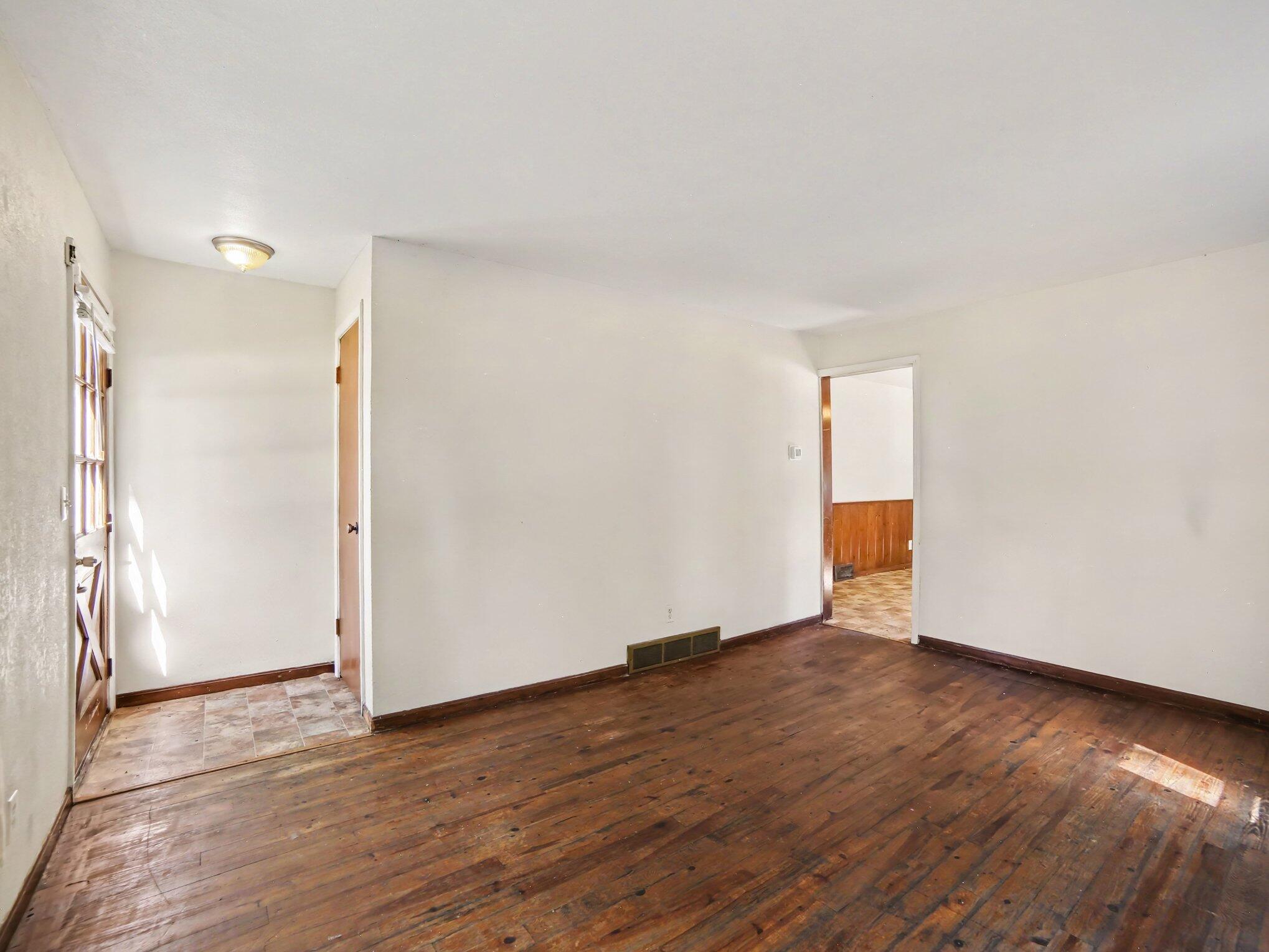 942 Amity Avenue Muskegon MI 49442