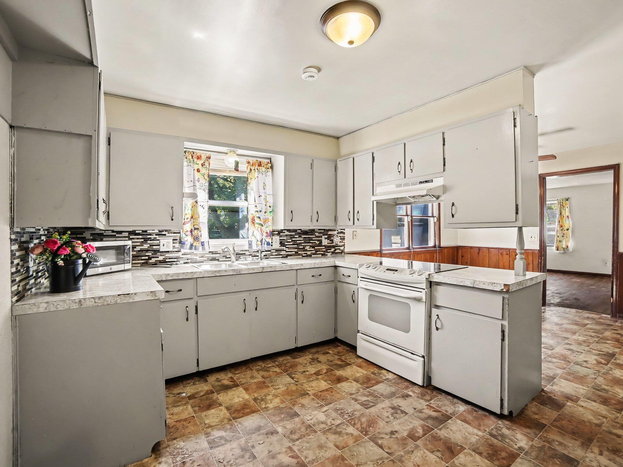 942 Amity Avenue Muskegon MI 49442