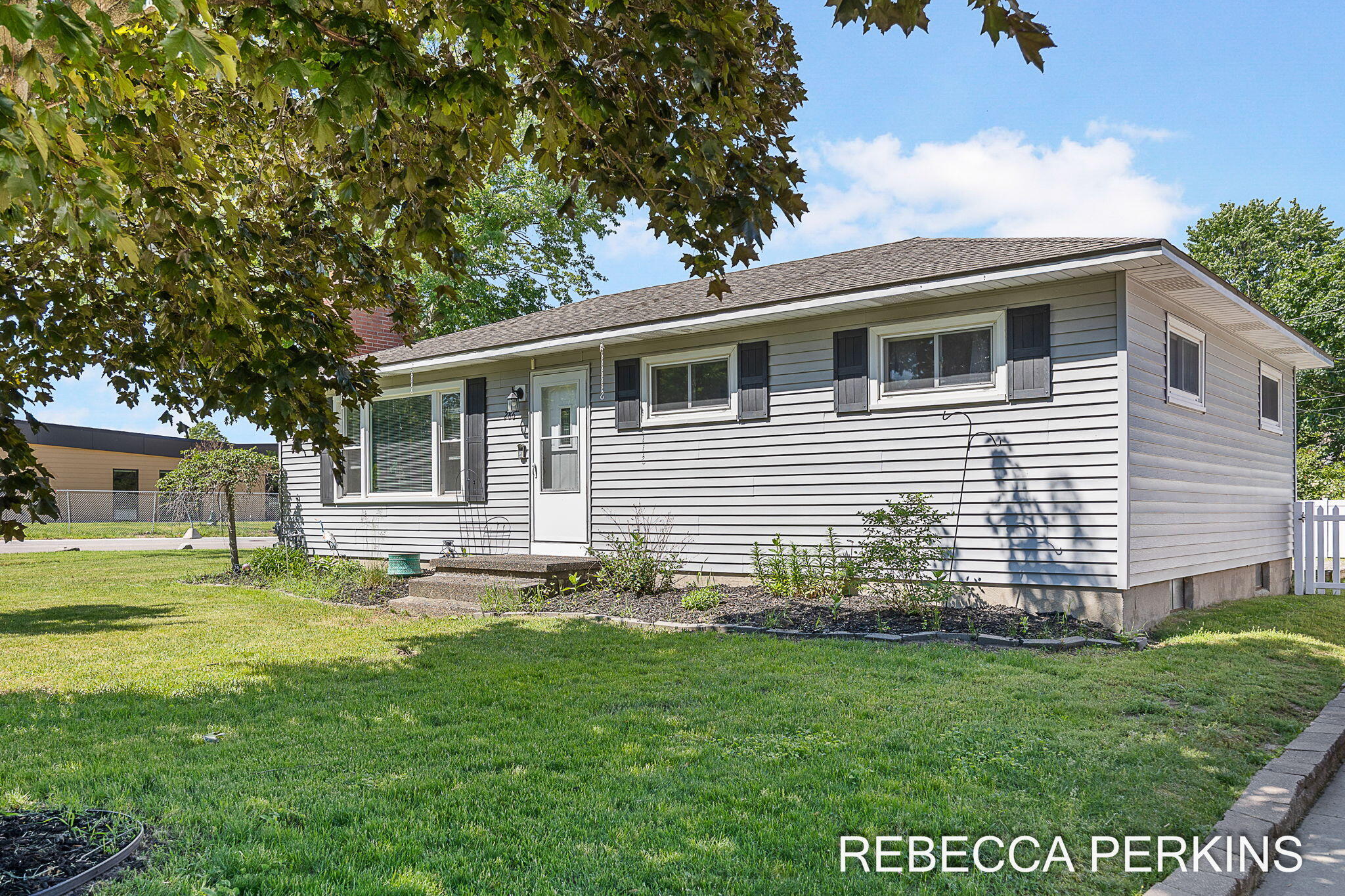 286 Dartmouth Avenue Holland MI 49423