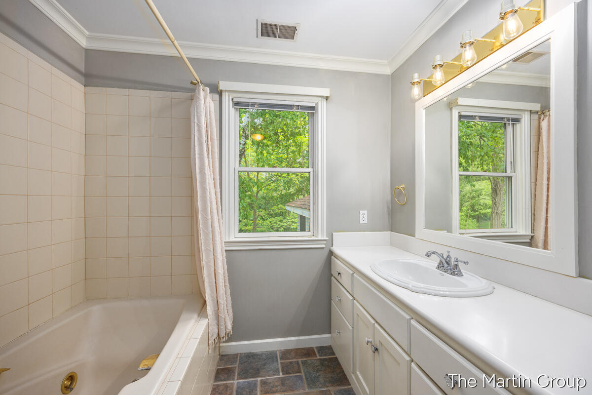 6610 Riga Avenue NE Rockford MI 49341