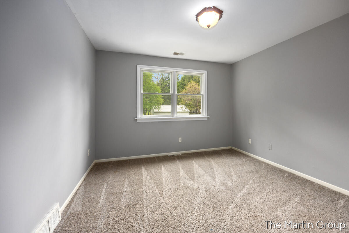 6610 Riga Avenue NE Rockford MI 49341