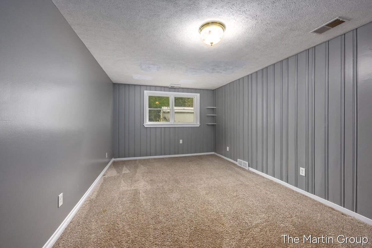 6610 Riga Avenue NE Rockford MI 49341
