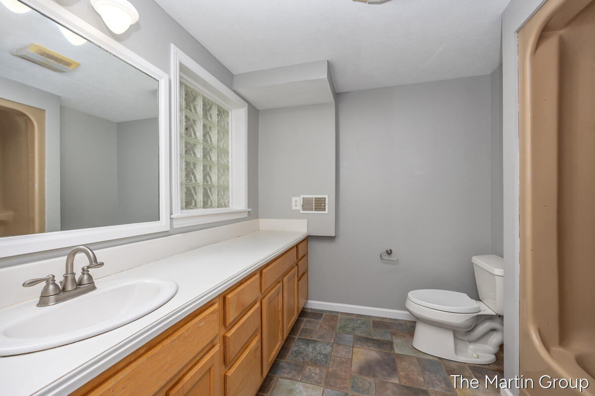 6610 Riga Avenue NE Rockford MI 49341