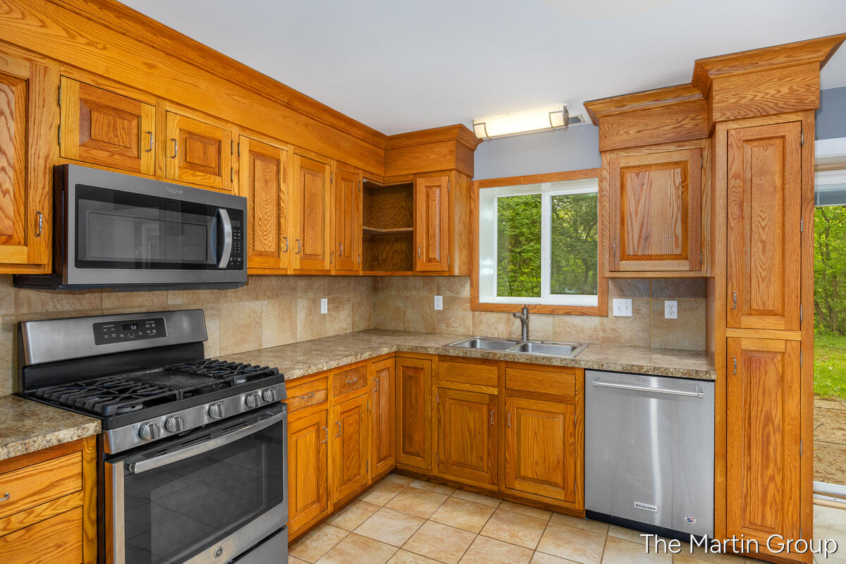 6610 Riga Avenue NE Rockford MI 49341