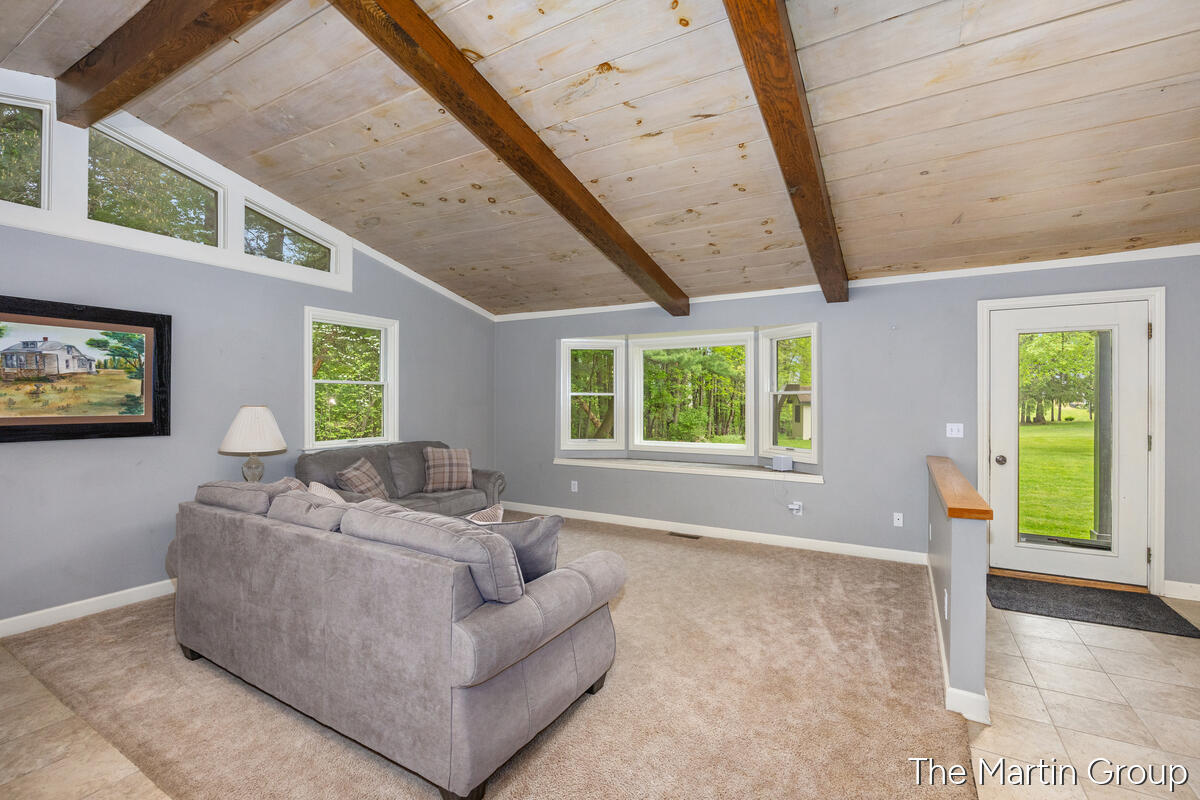 6610 Riga Avenue NE Rockford MI 49341
