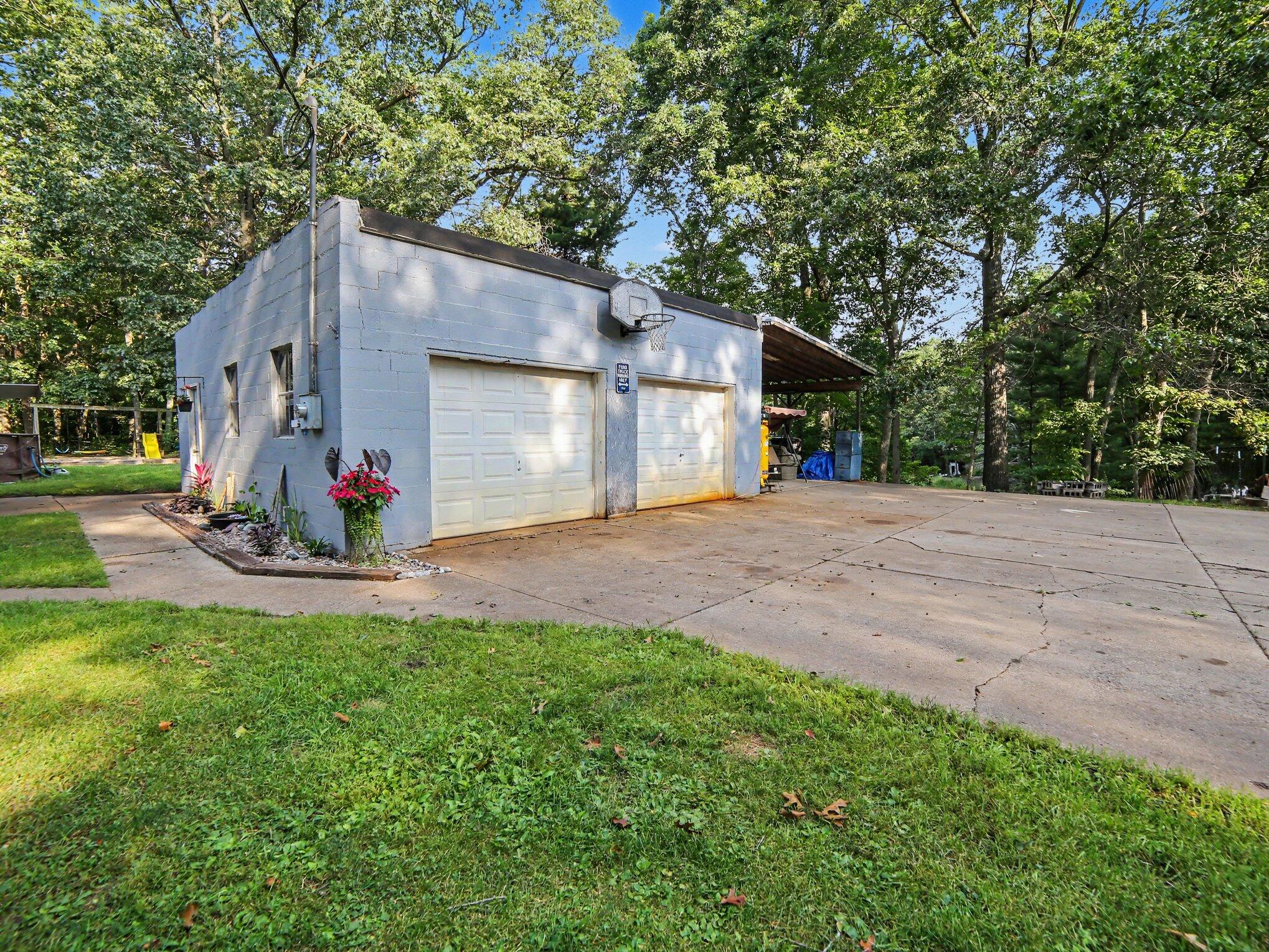 5690 White Road Muskegon MI 49442