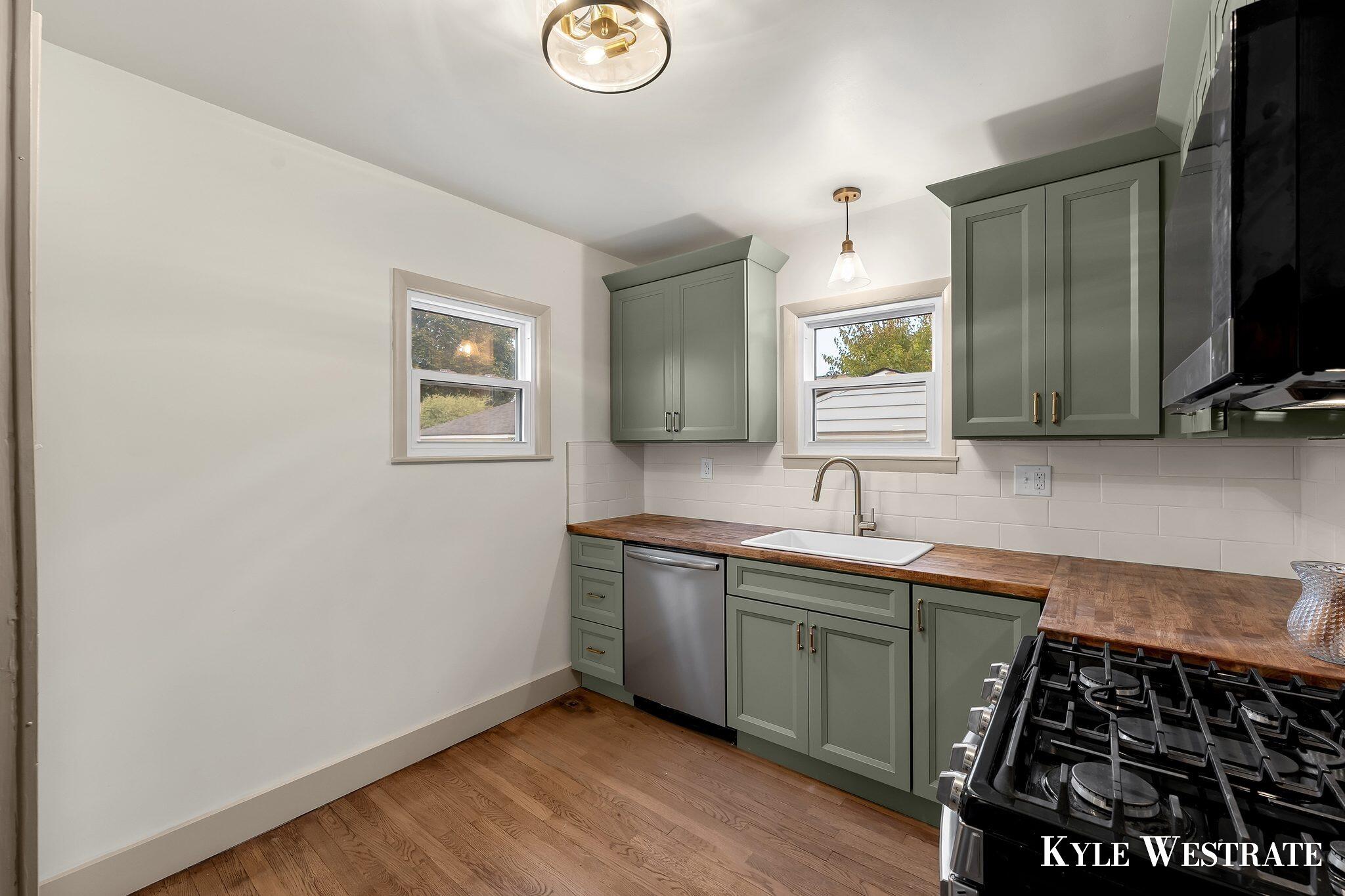 1027 Beechwood Street NE Grand Rapids MI 49505