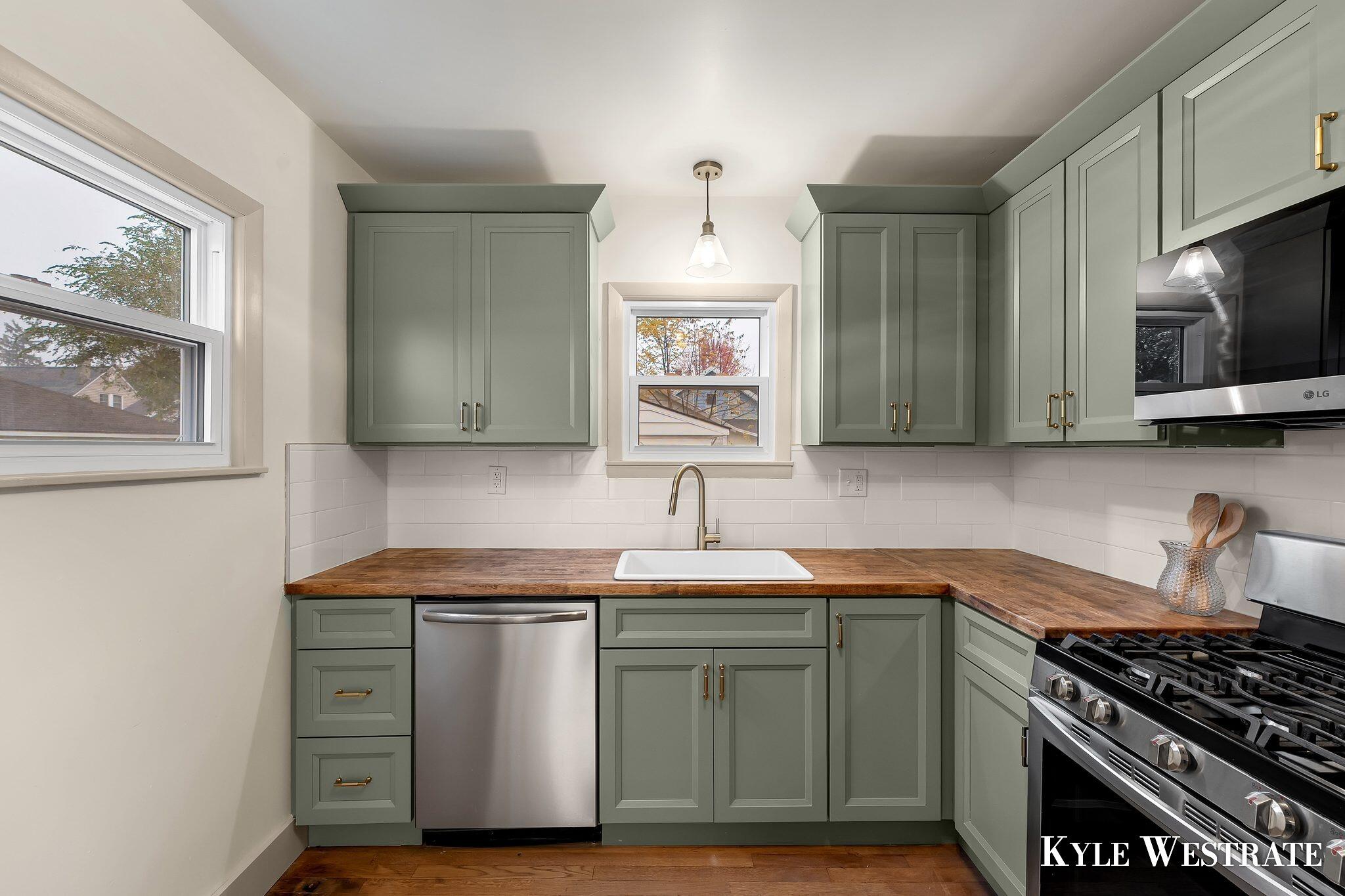 1027 Beechwood Street NE Grand Rapids MI 49505