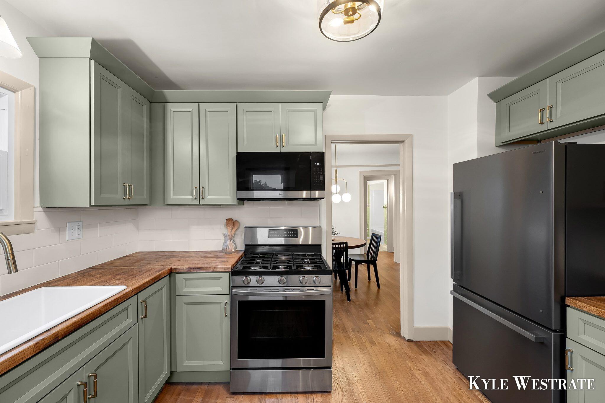 1027 Beechwood Street NE Grand Rapids MI 49505