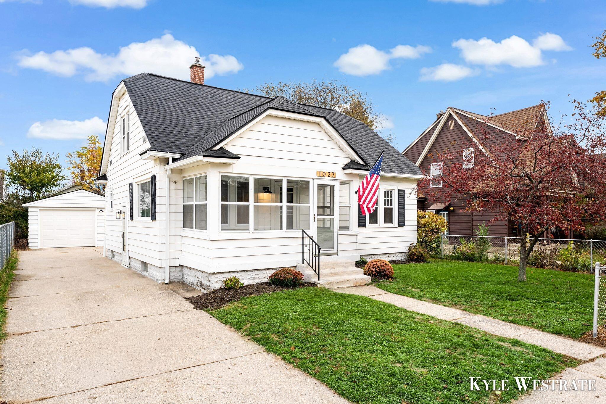 1027 Beechwood Street NE Grand Rapids MI 49505