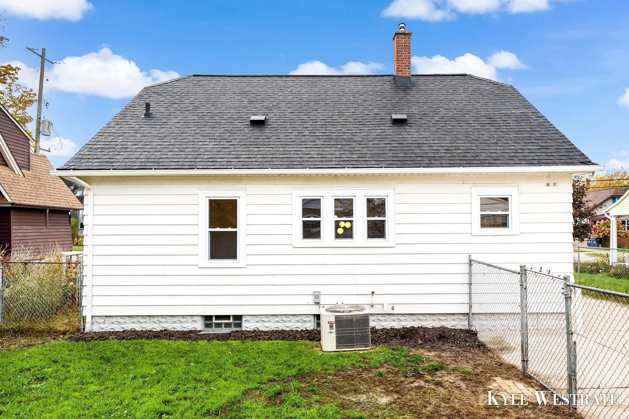 1027 Beechwood Street NE Grand Rapids MI 49505