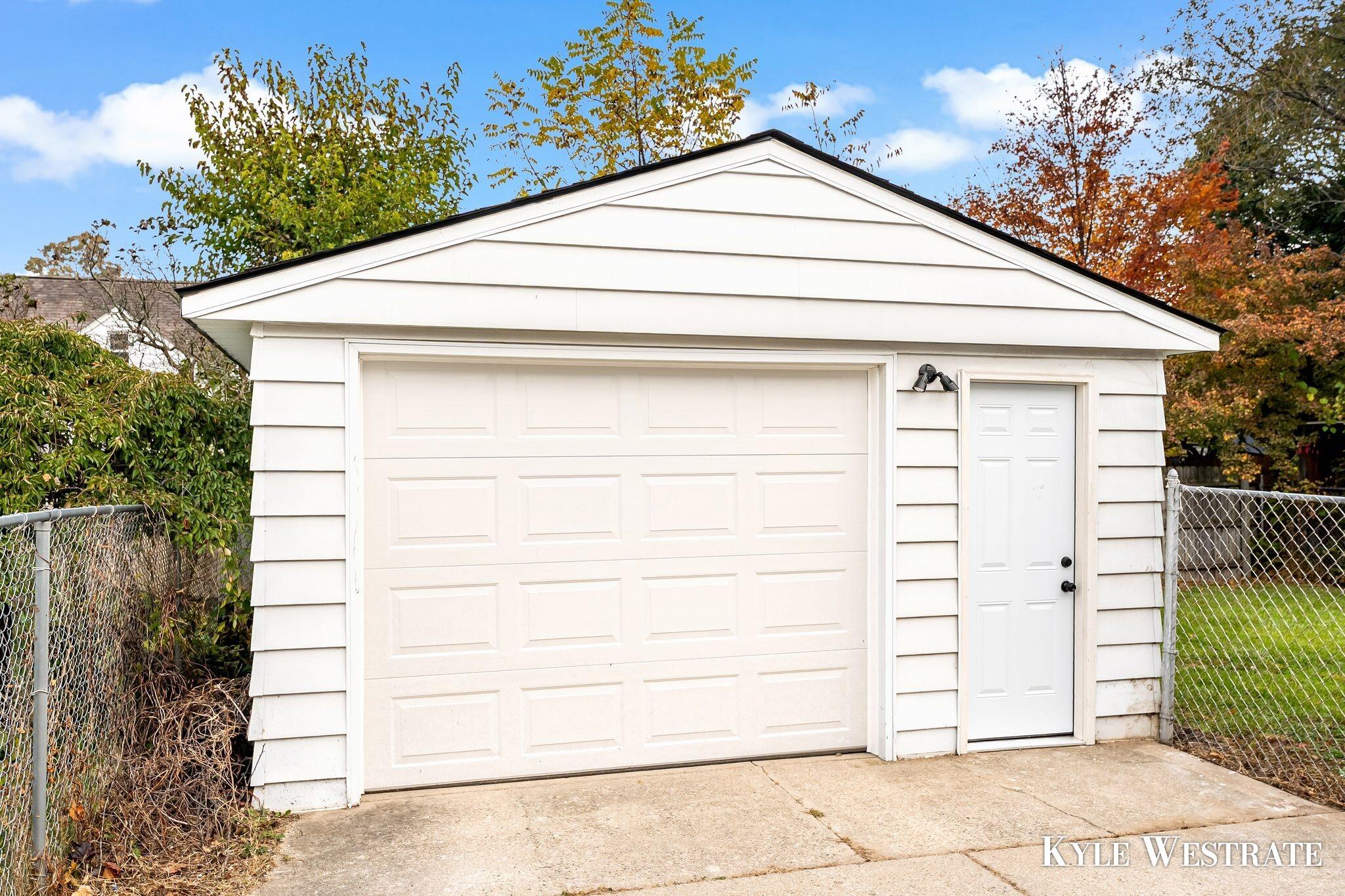 1027 Beechwood Street NE Grand Rapids MI 49505