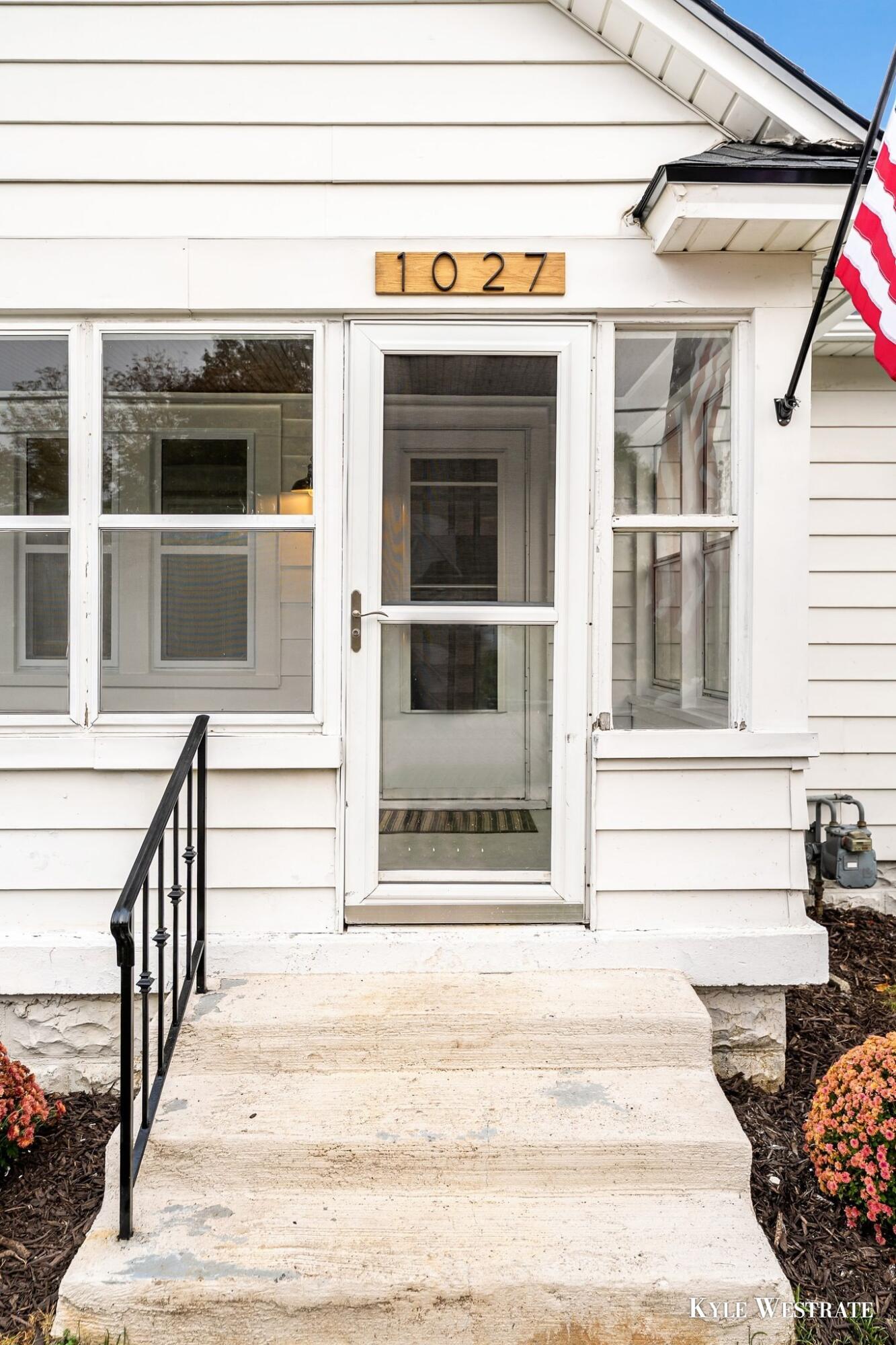 1027 Beechwood Street NE Grand Rapids MI 49505