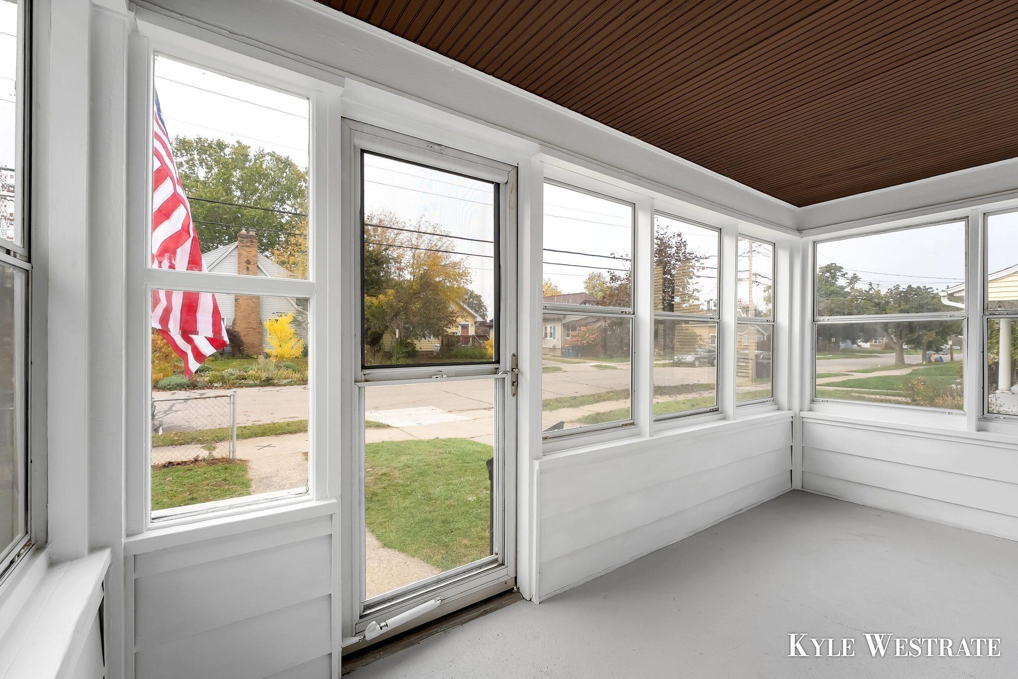 1027 Beechwood Street NE Grand Rapids MI 49505