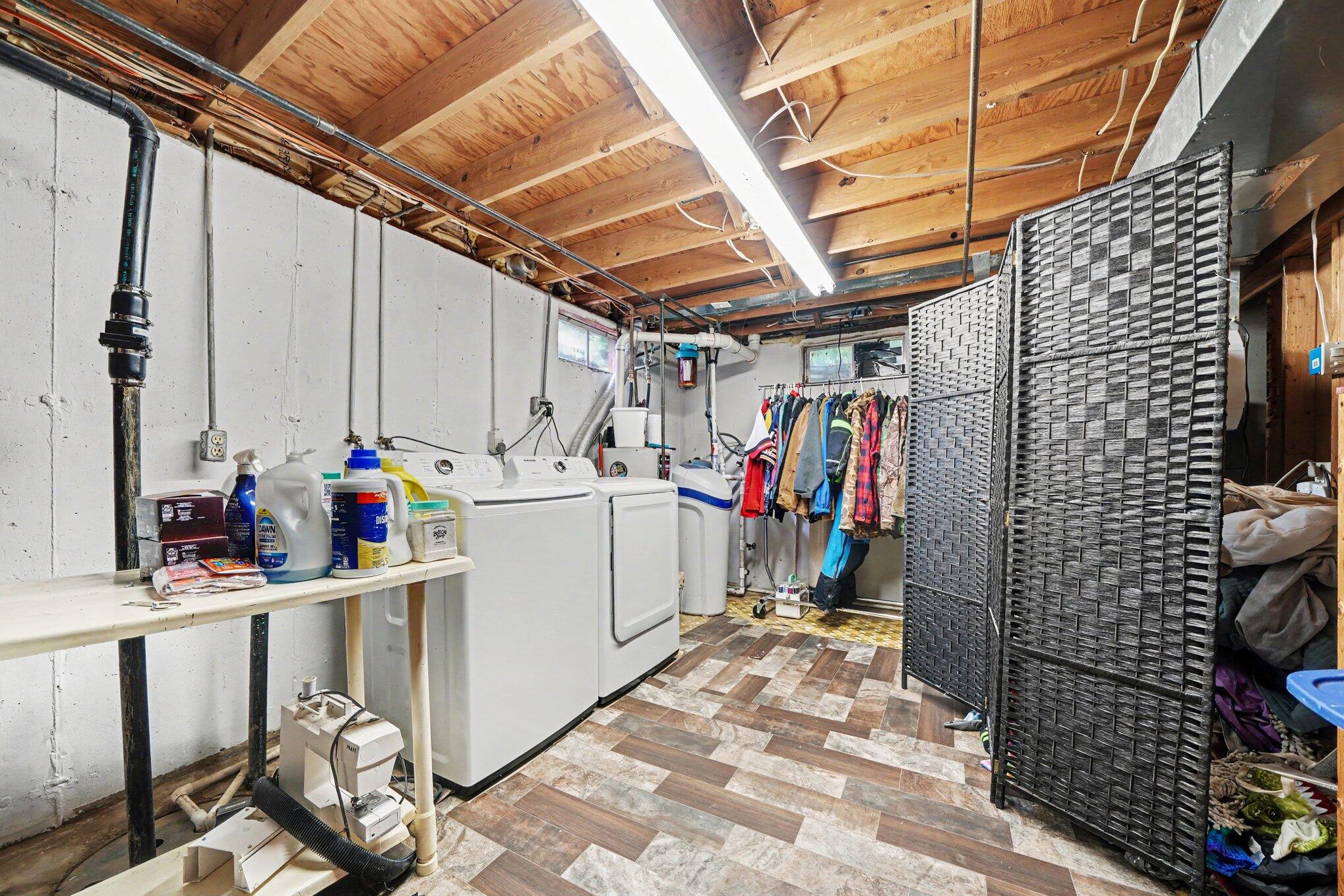 24064 Redfield Street Edwardsburg MI 49112