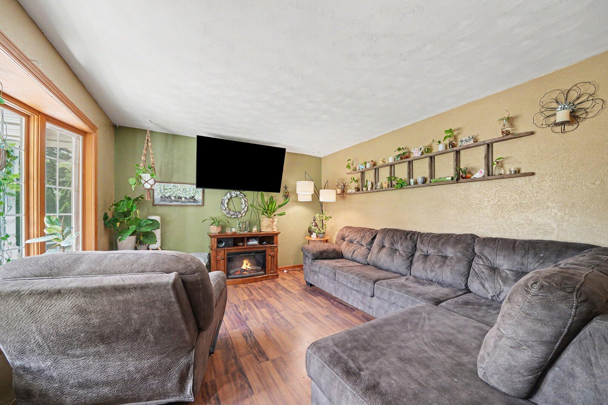24064 Redfield Street Edwardsburg MI 49112