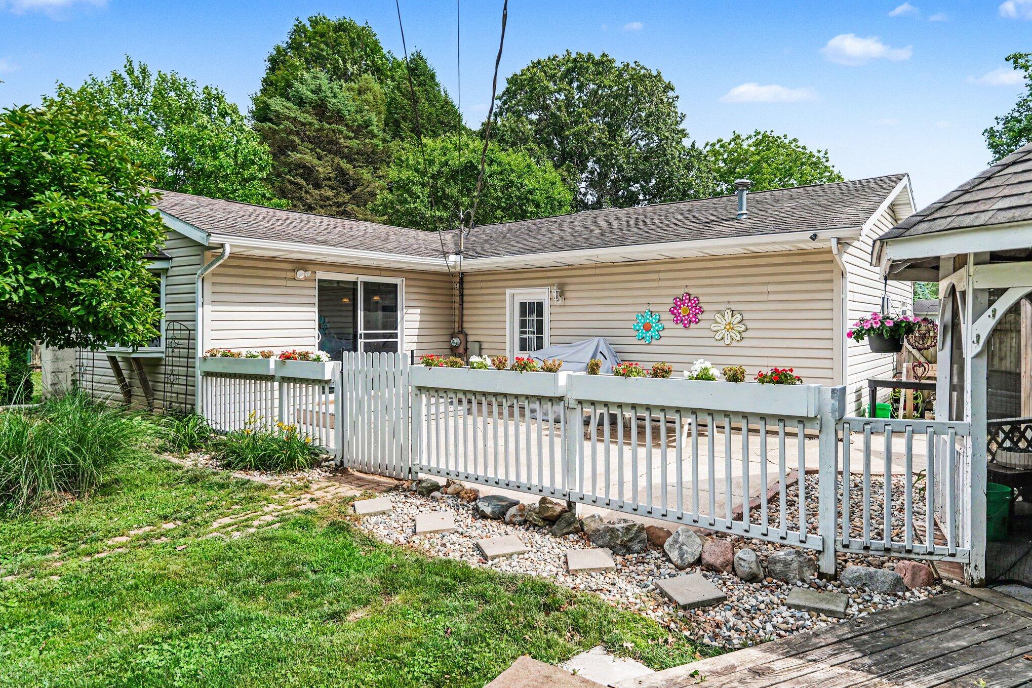 24064 Redfield Street Edwardsburg MI 49112