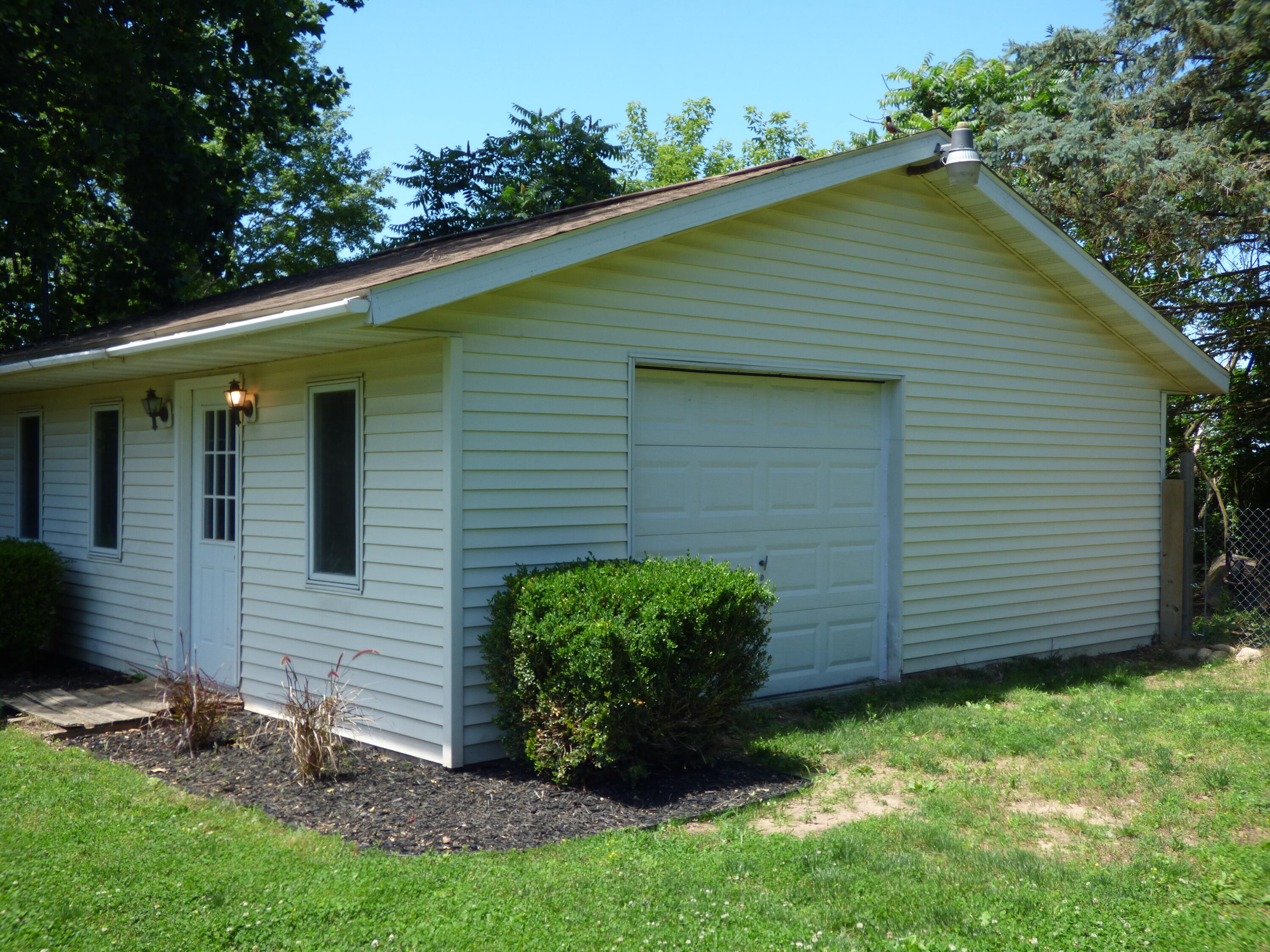 24064 Redfield Street Edwardsburg MI 49112