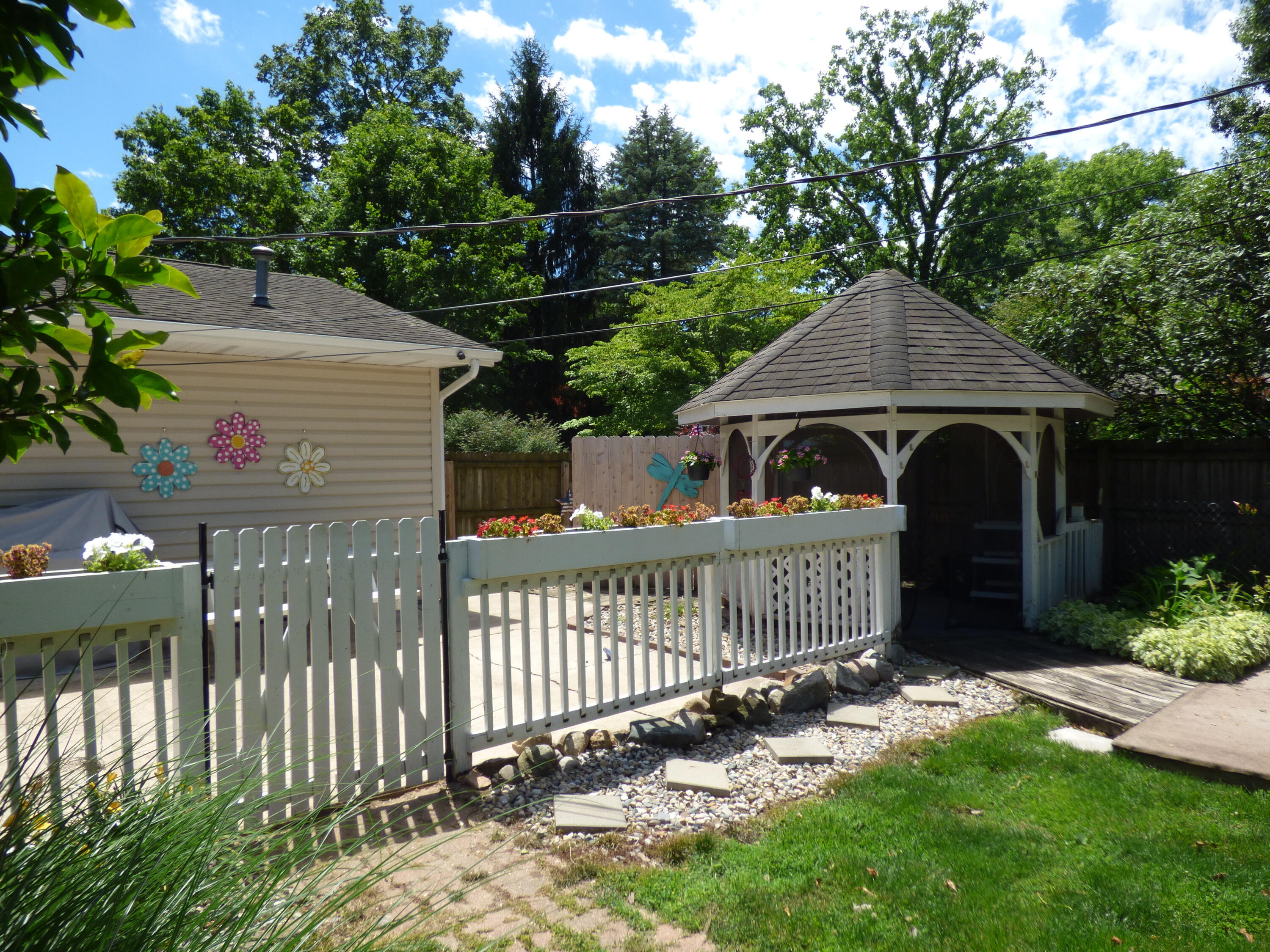 24064 Redfield Street Edwardsburg MI 49112