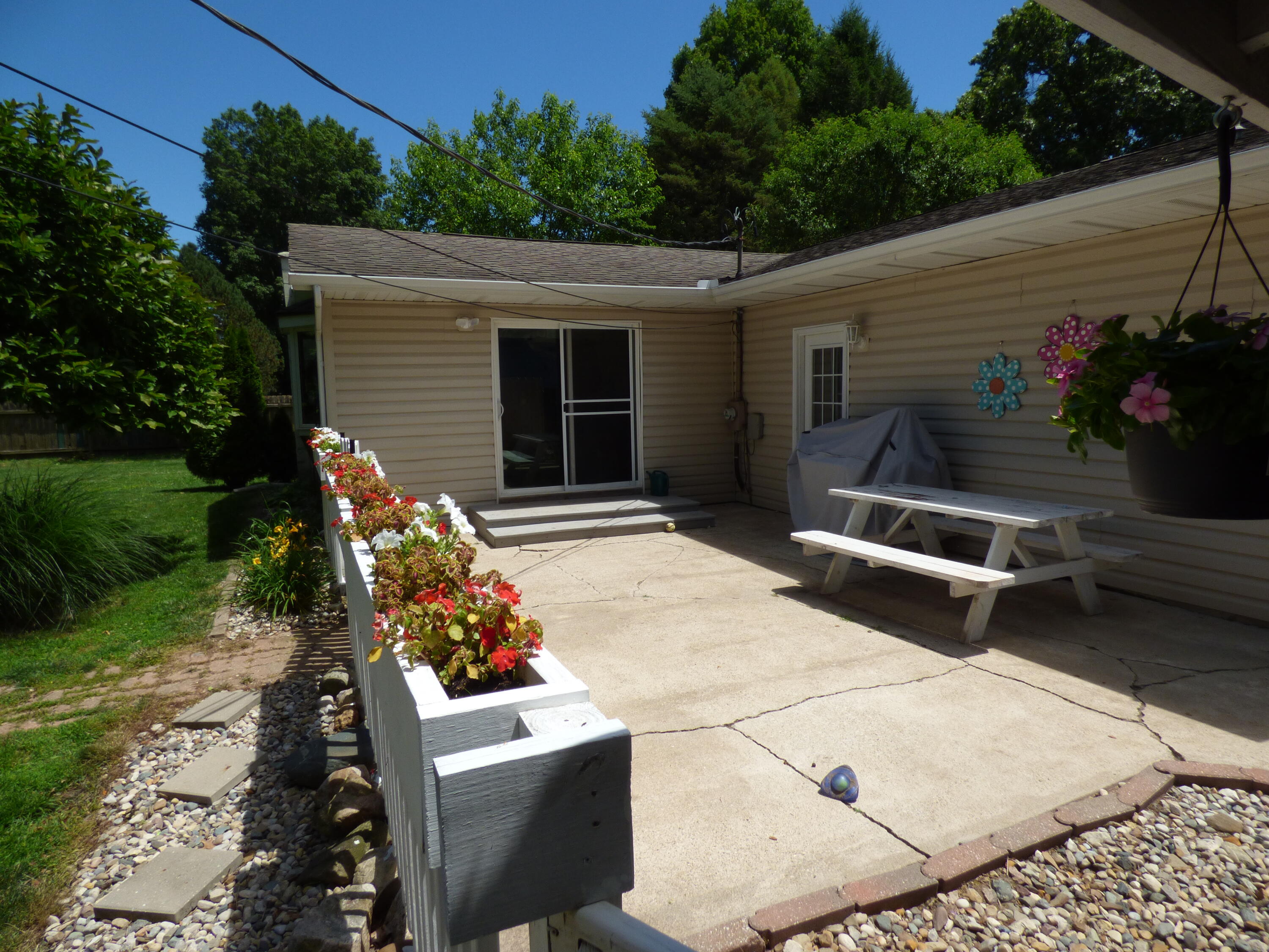 24064 Redfield Street Edwardsburg MI 49112