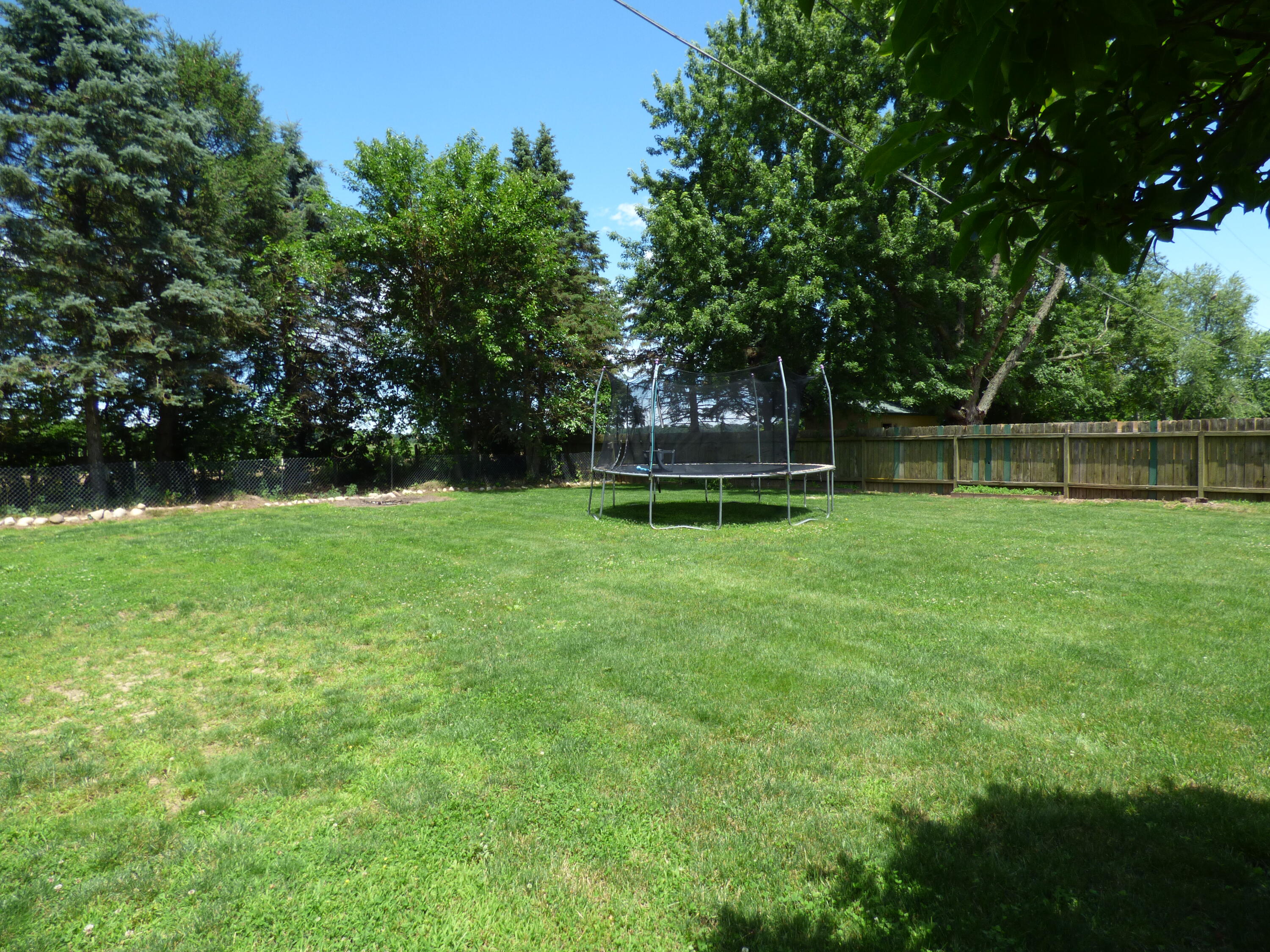 24064 Redfield Street Edwardsburg MI 49112