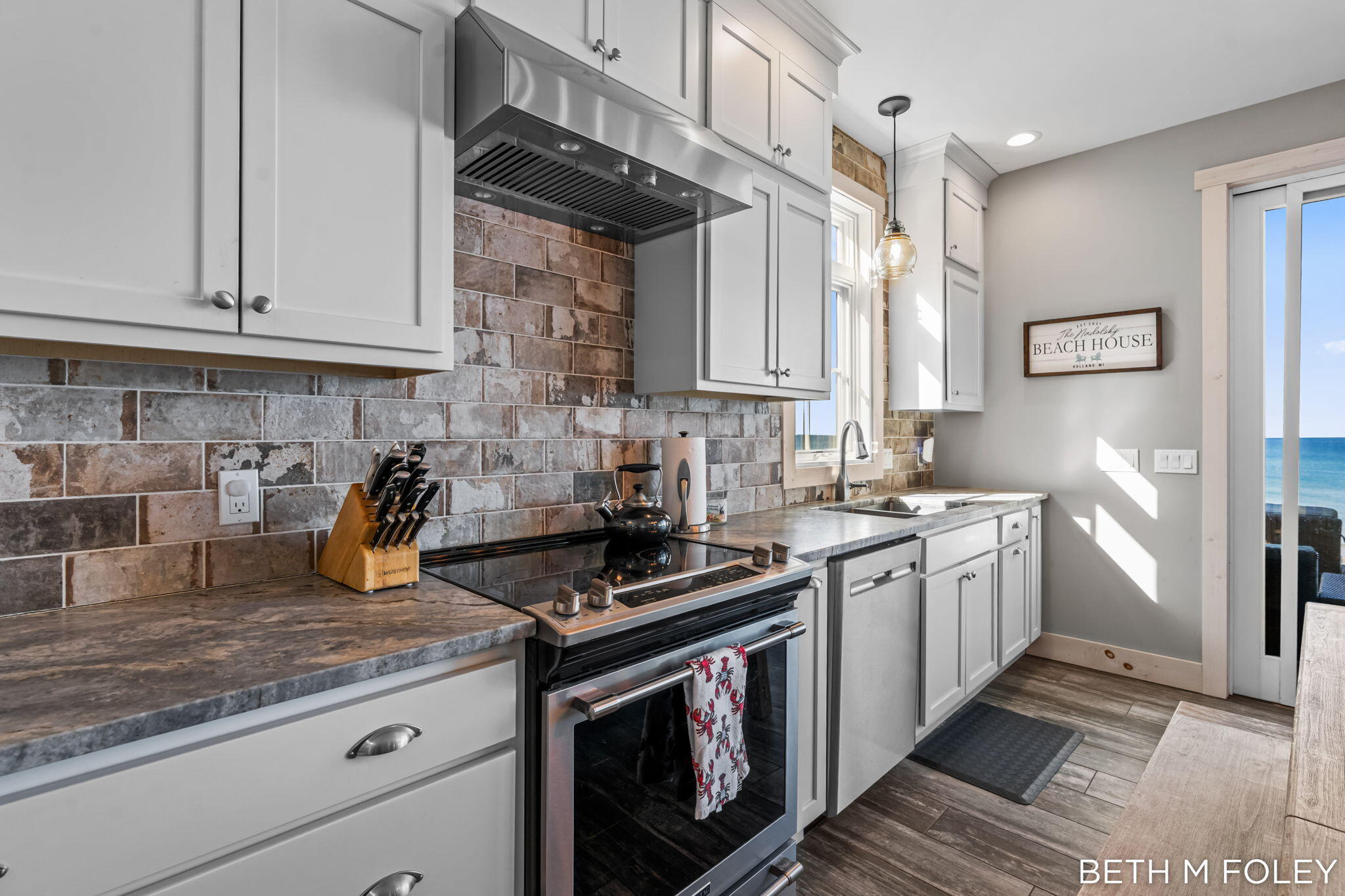 122 Michigan Avenue Holland MI 49424
