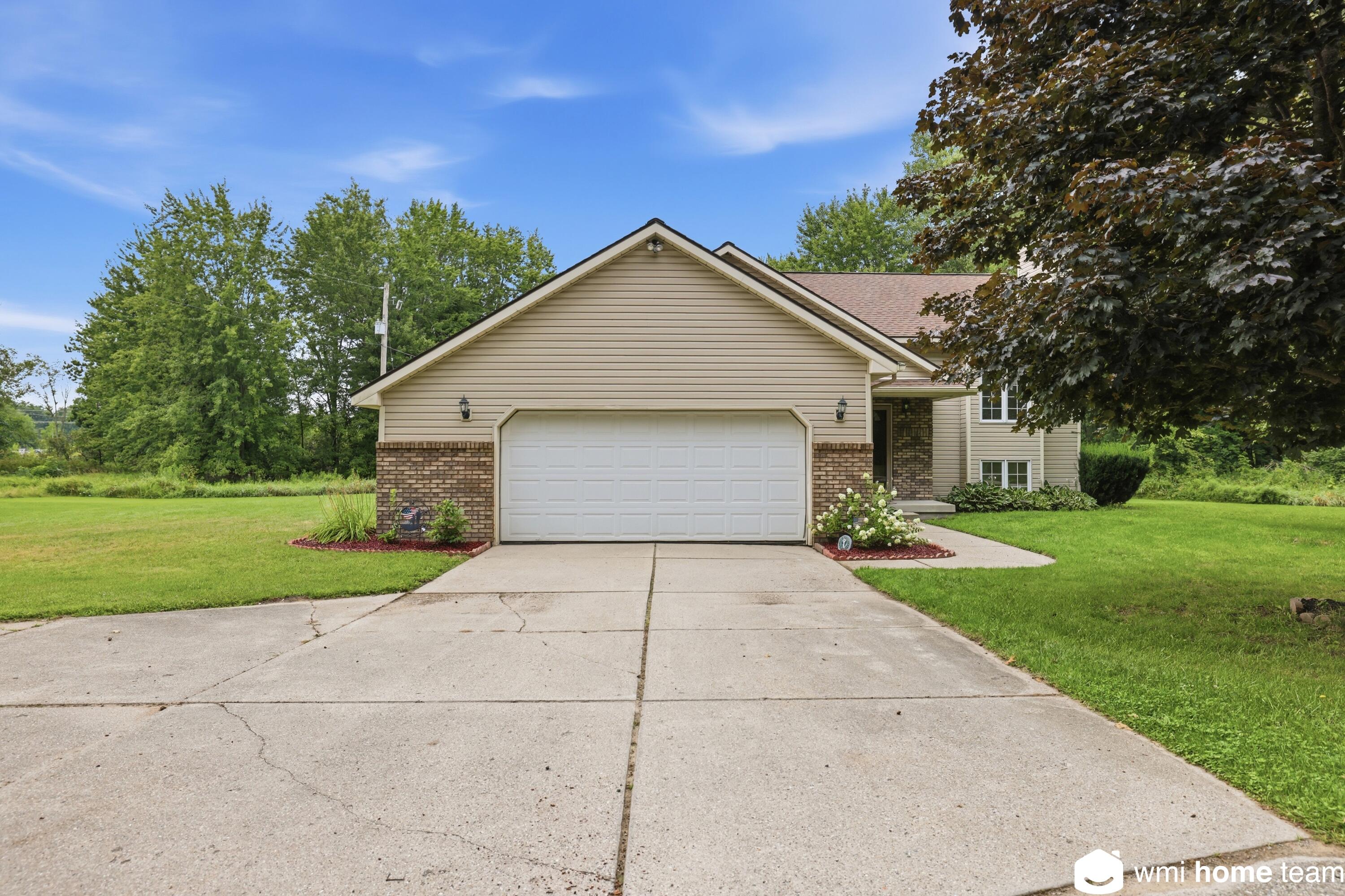 5303 Tiffany Avenue NE Rockford MI 49341