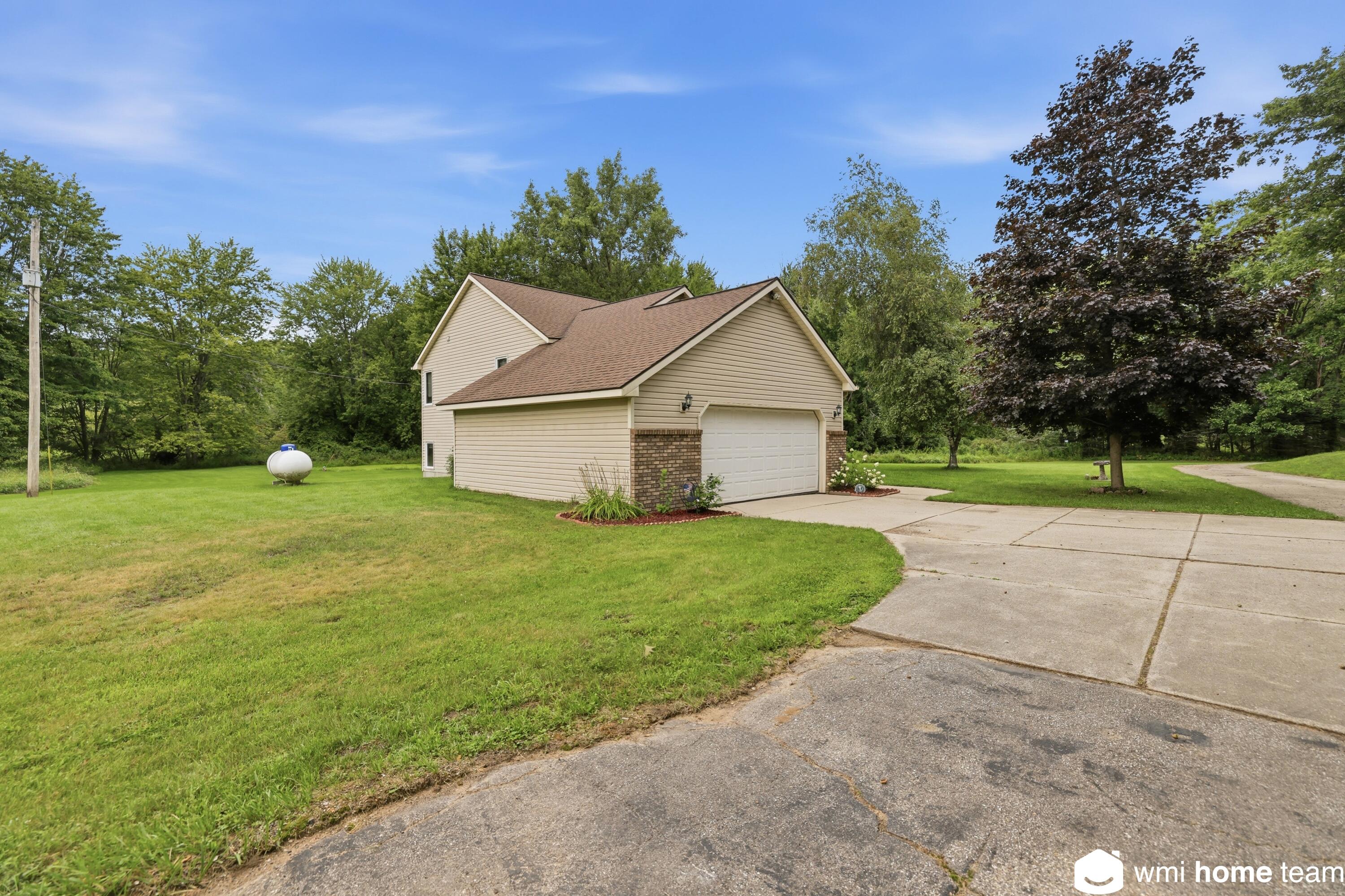 5303 Tiffany Avenue NE Rockford MI 49341
